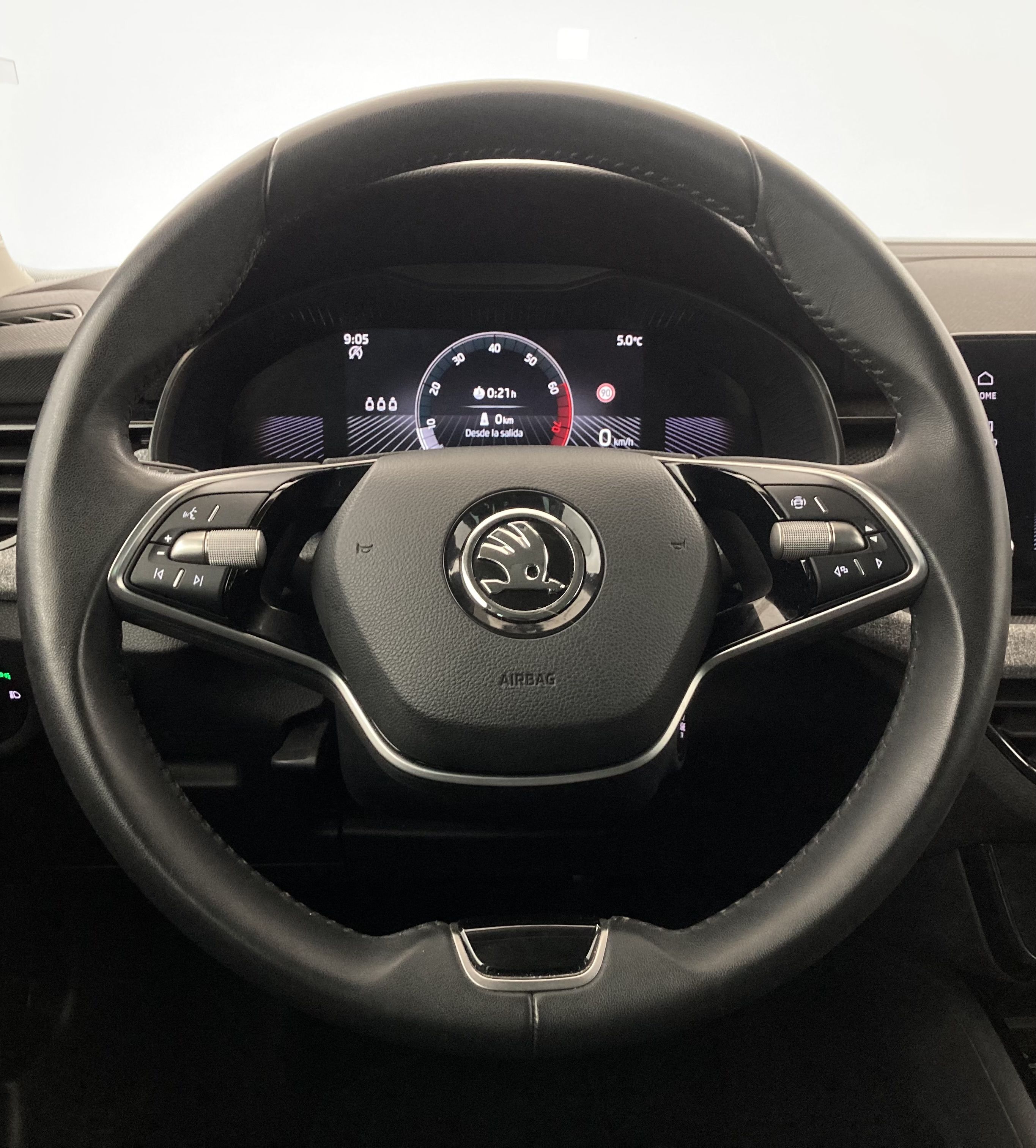 skoda kamiq selection 1.0 TSI 95 2024 rojo velvet 21