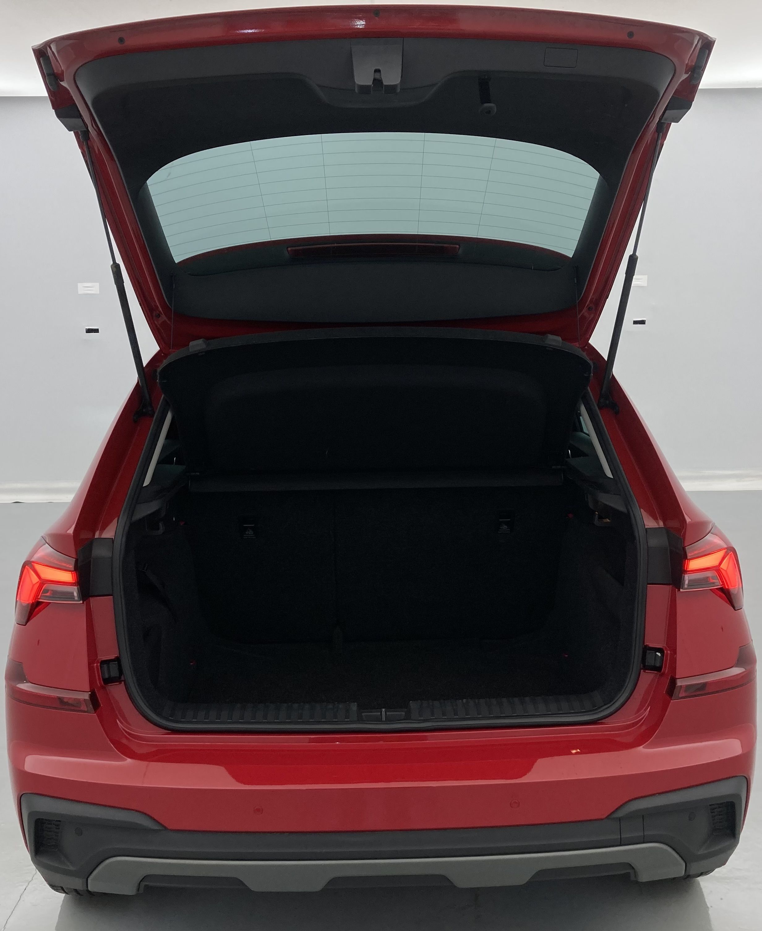 skoda kamiq selection 1.0 TSI 95 2024 rojo velvet 23