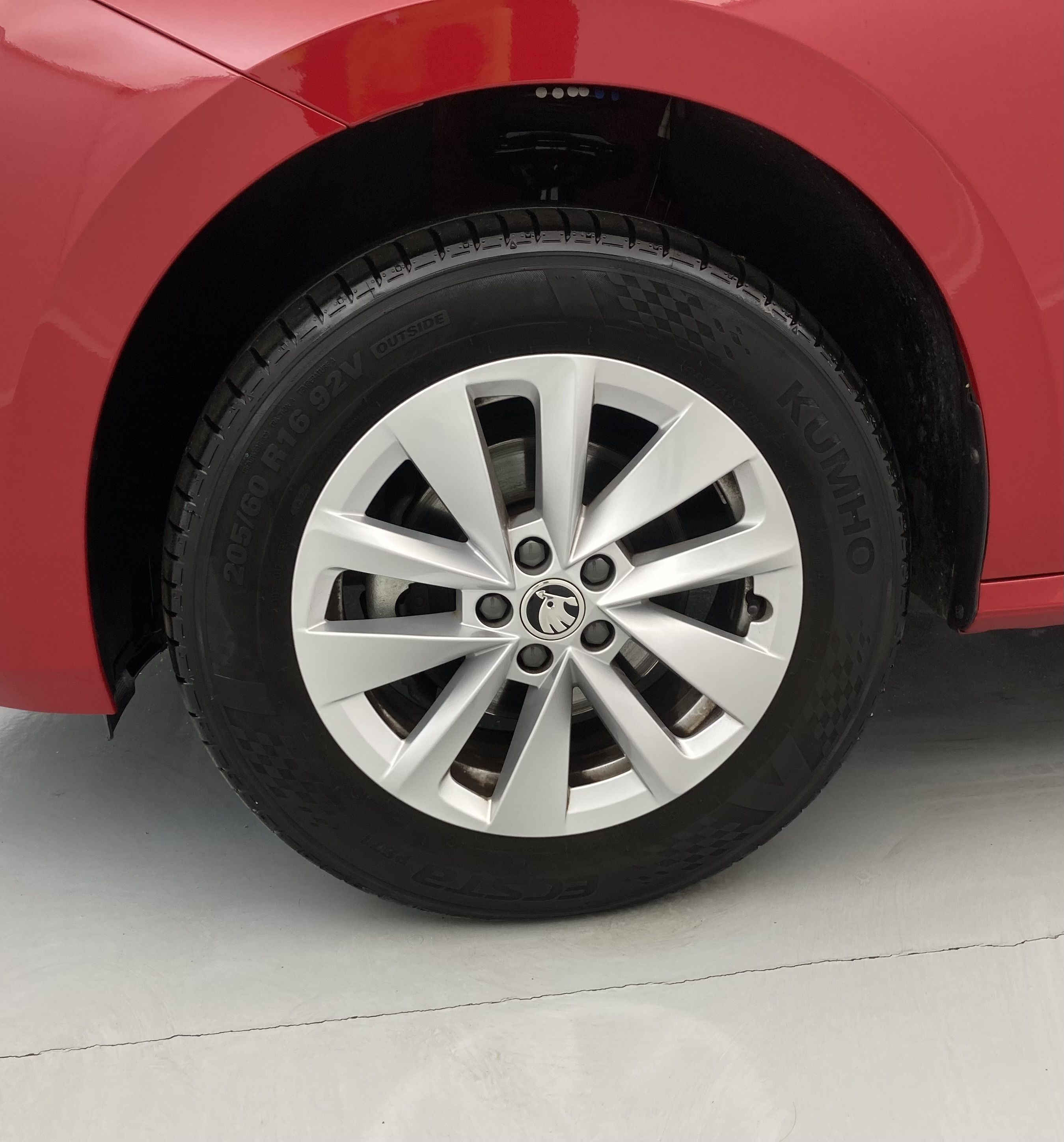 skoda kamiq selection 1.0 TSI 95 2024 rojo velvet 26