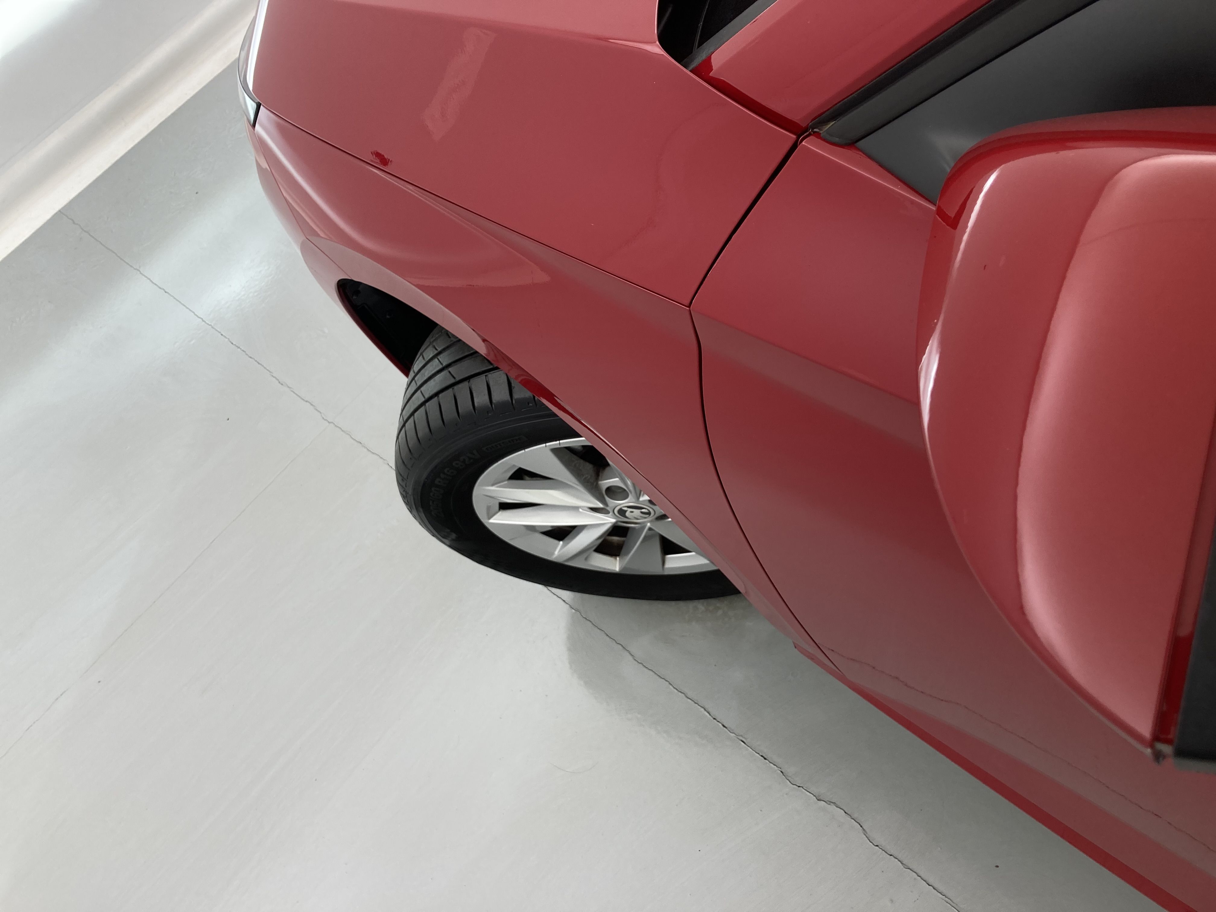 skoda kamiq selection 1.0 TSI 95 2024 rojo velvet 28