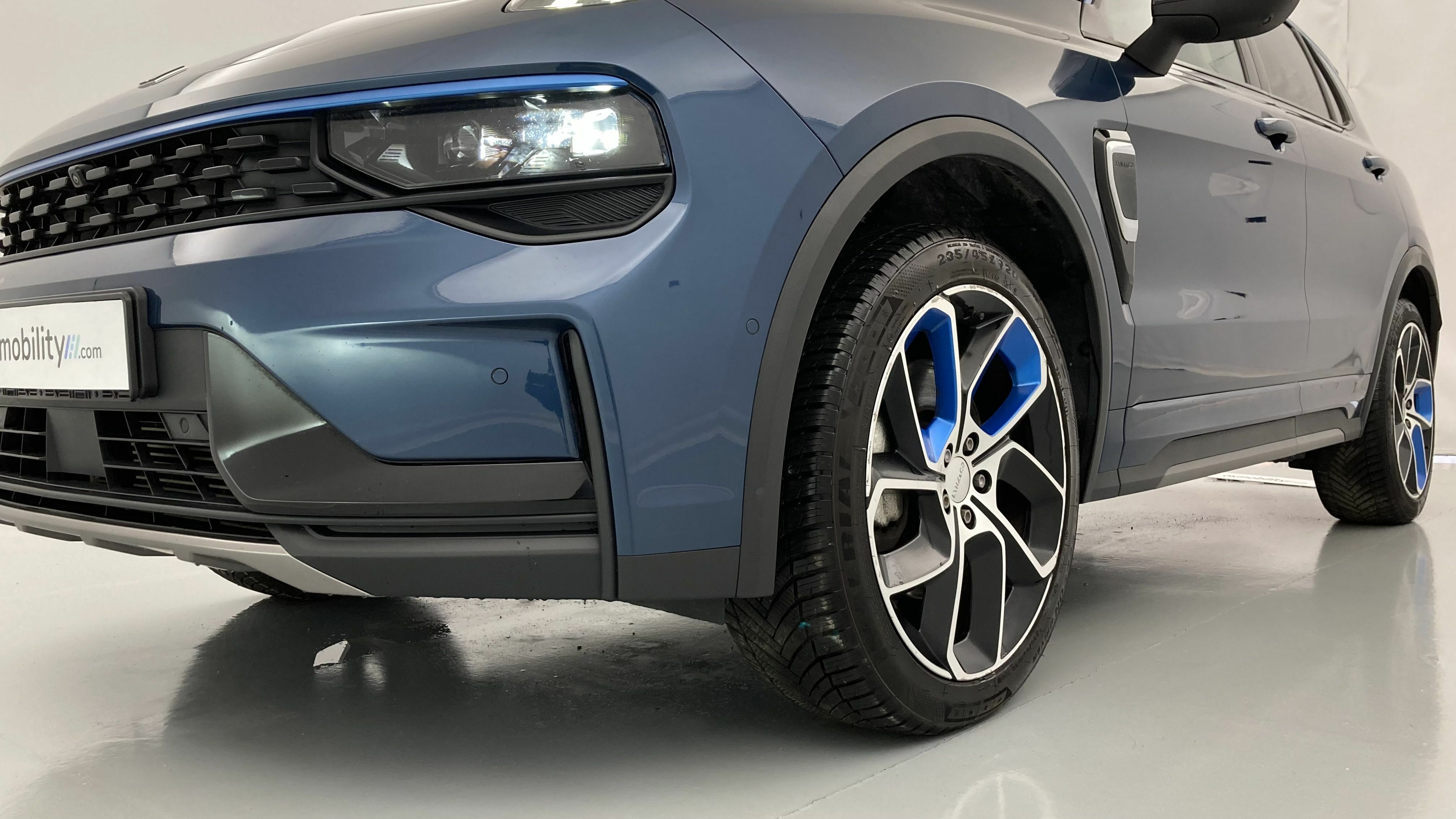 lynk&co 1 nv 1.5 PHEV 261 2022 blue 25