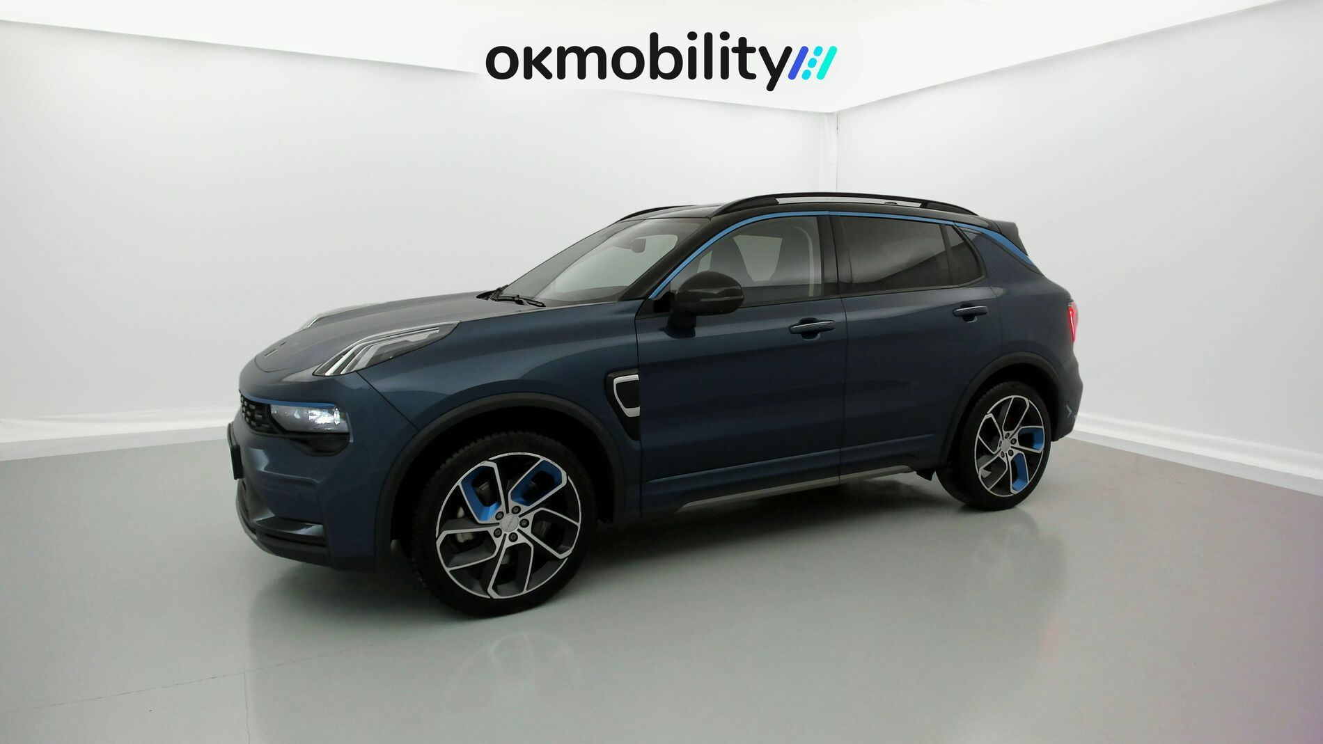 lynk&co 1 nv 1.5 PHEV 261 2022 blue 4