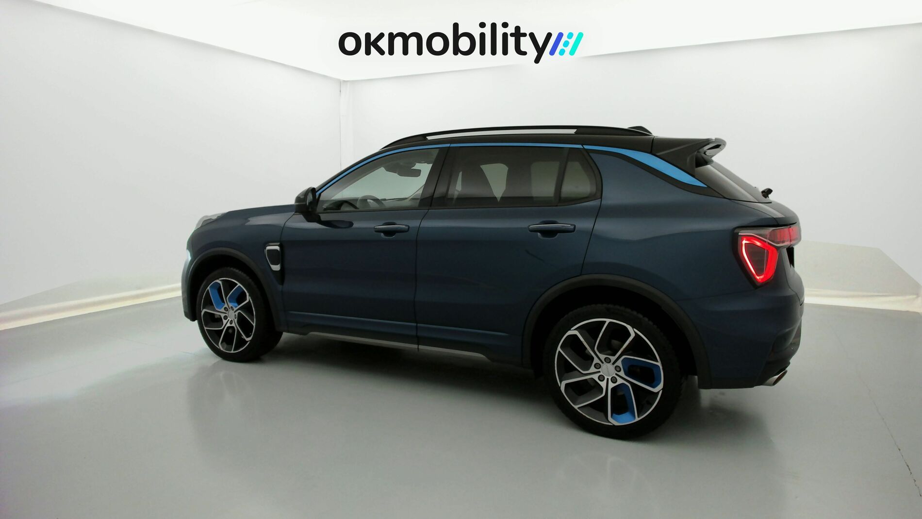 lynk&co 1 nv 1.5 PHEV 261 2022 blue 7