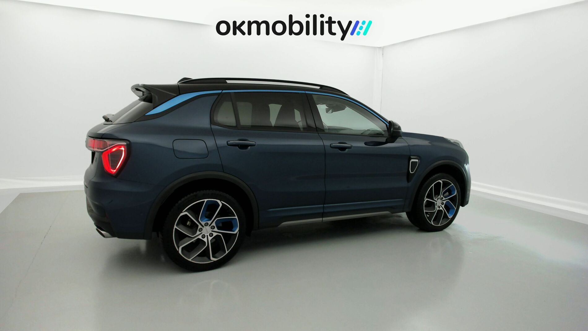 lynk&co 1 nv 1.5 PHEV 261 2022 blue 11