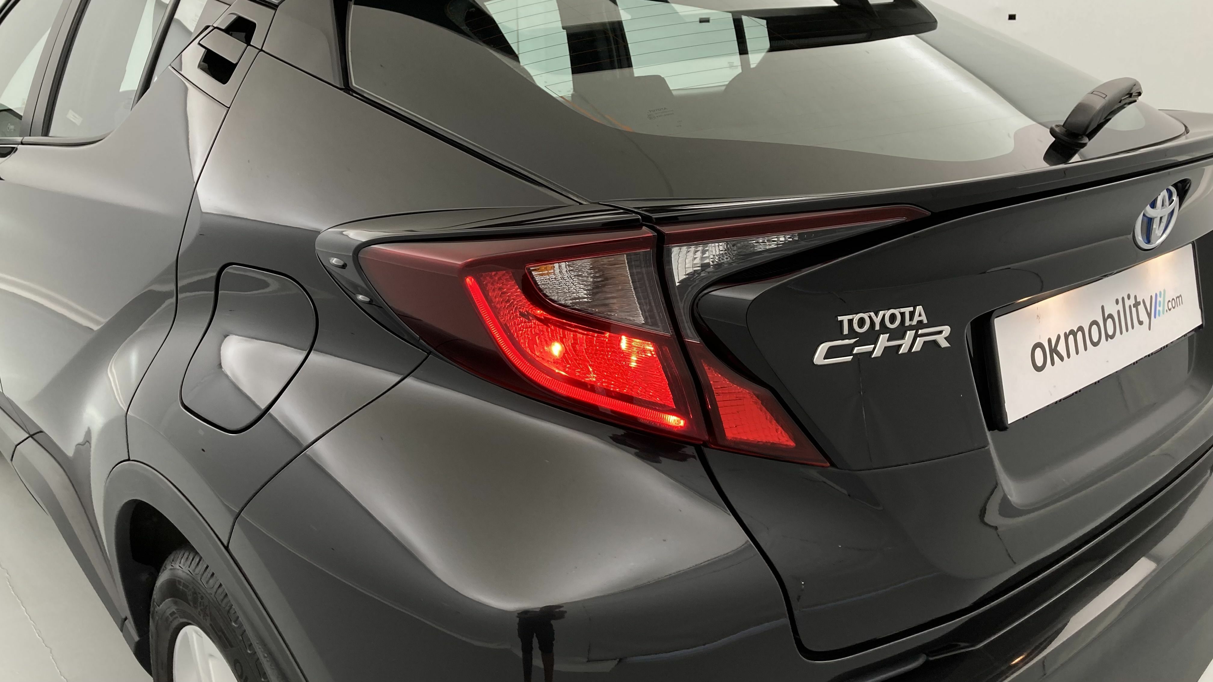 toyota c-hr business edition 1.8 E-CVT 125H 2023 mysticschwarz 30