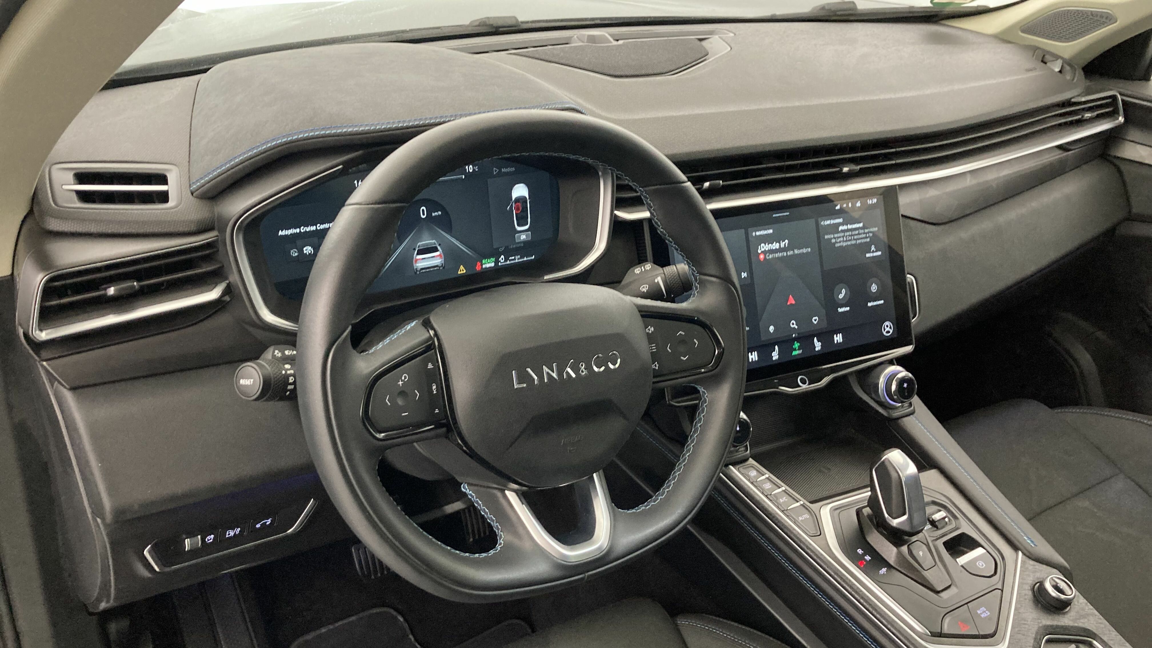 lynk&co 1 nv 1.5 PHEV 261 2022 black 14