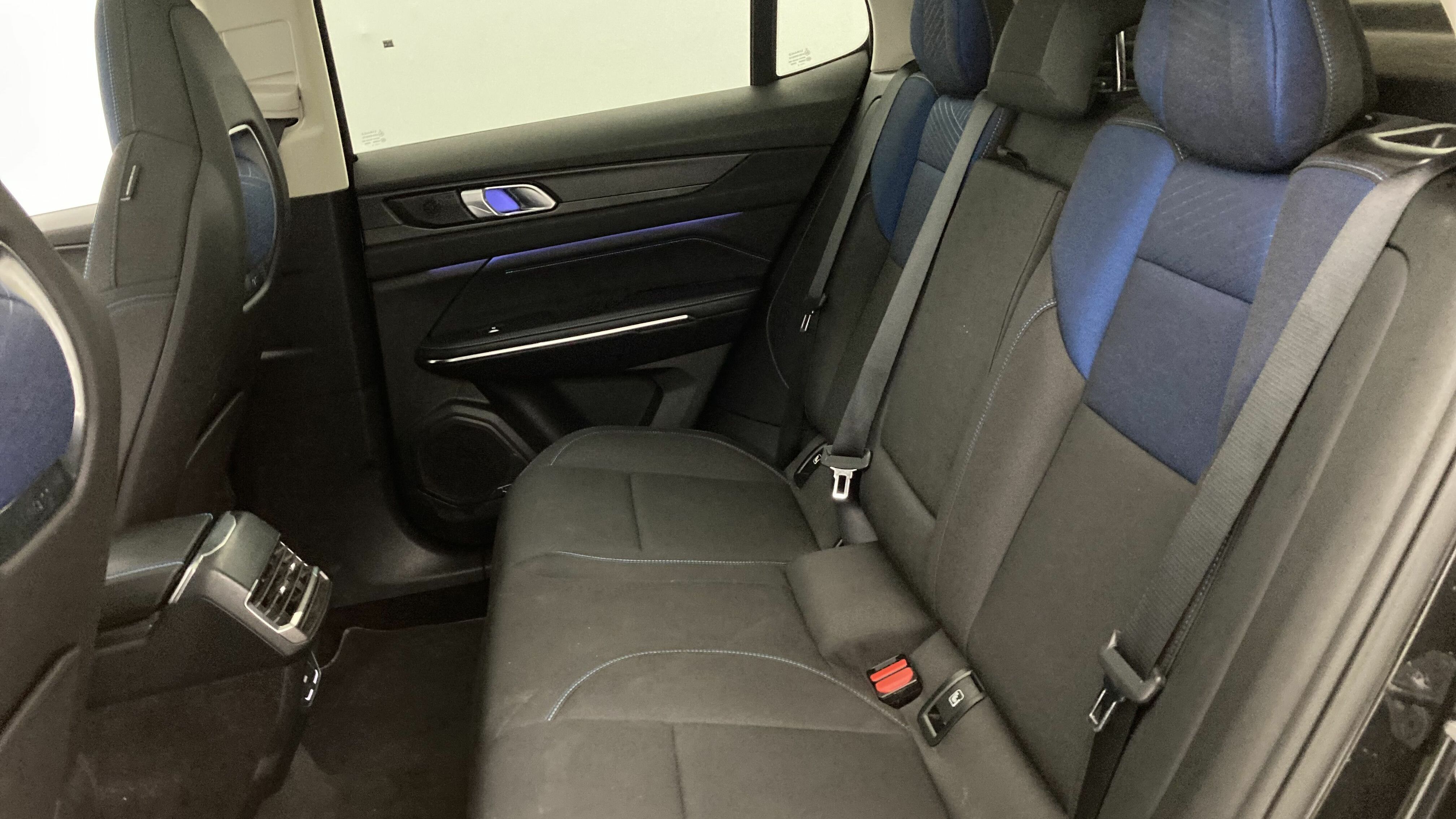 lynk&co 1 nv 1.5 PHEV 261 2022 black 20