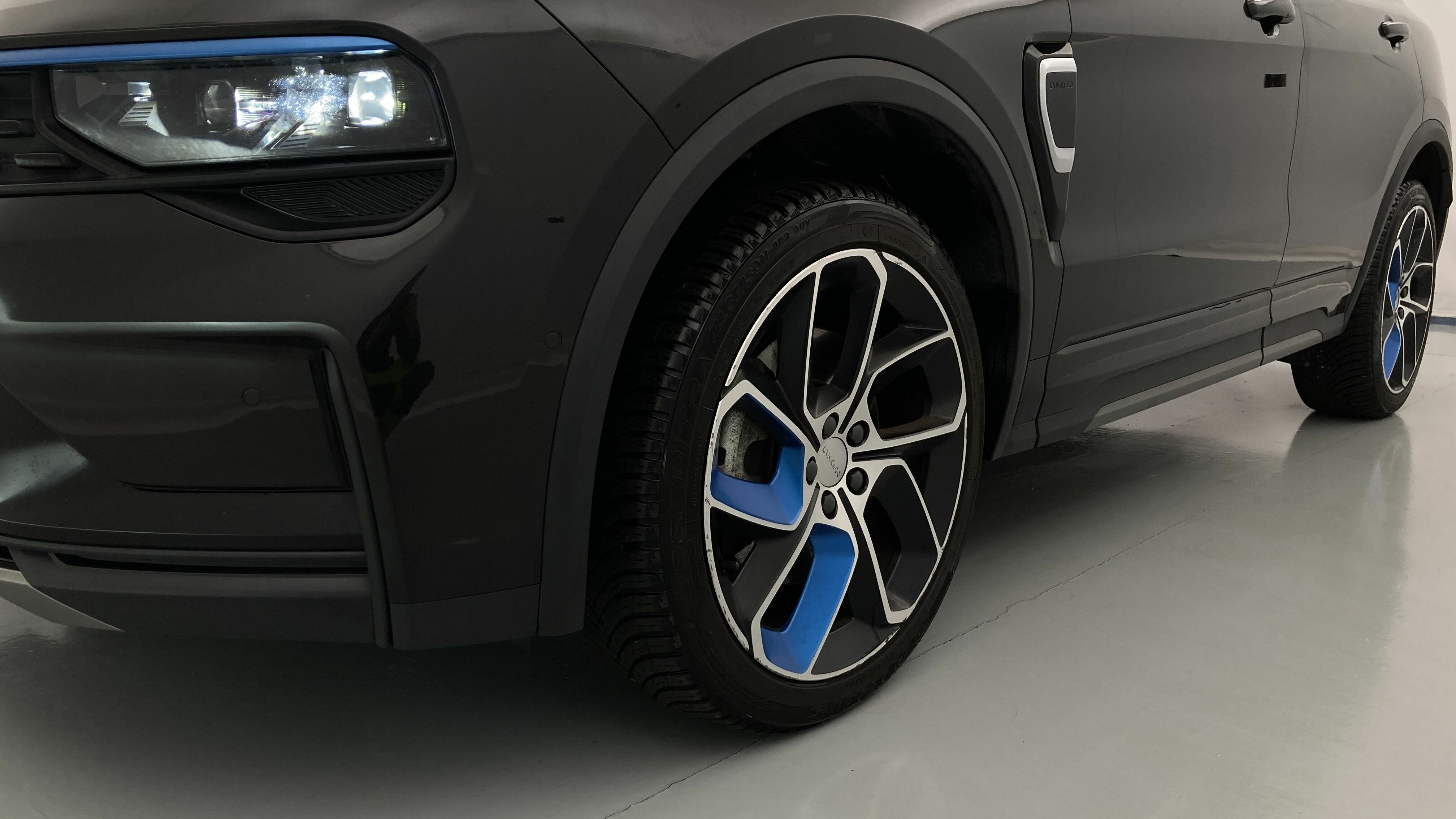 lynk&co 1 nv 1.5 PHEV 261 2022 black 25