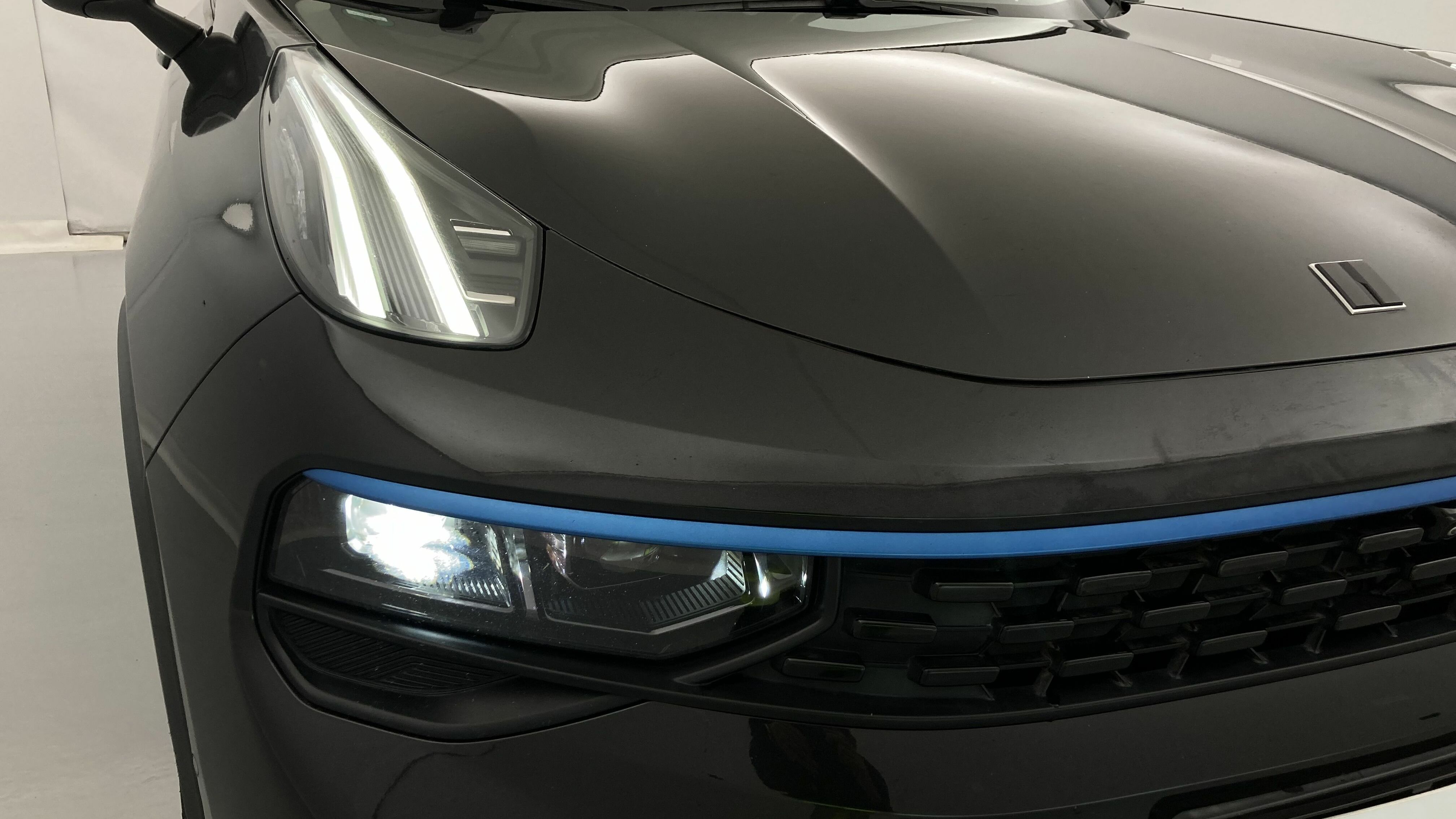 lynk&co 1 nv 1.5 PHEV 261 2022 black 28