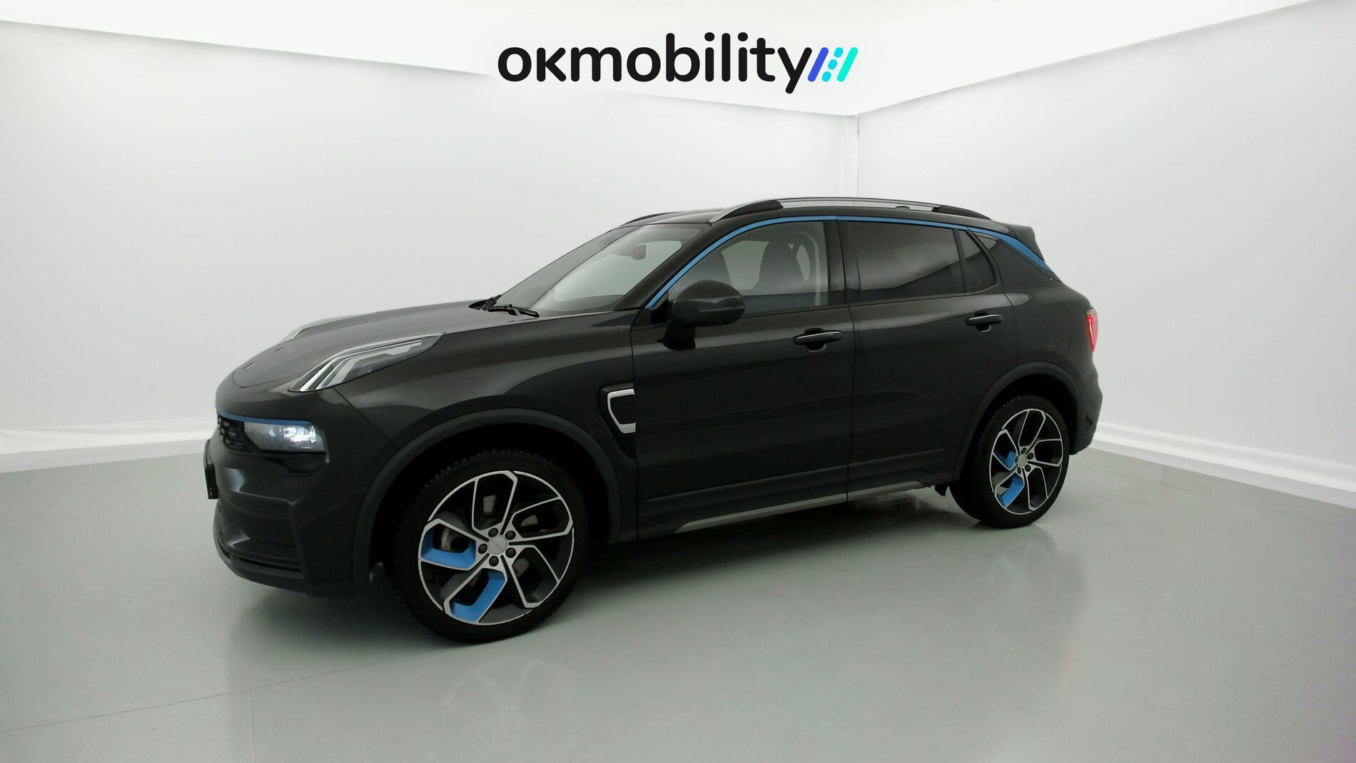 lynk&co 1 nv 1.5 PHEV 261 2022 black 4