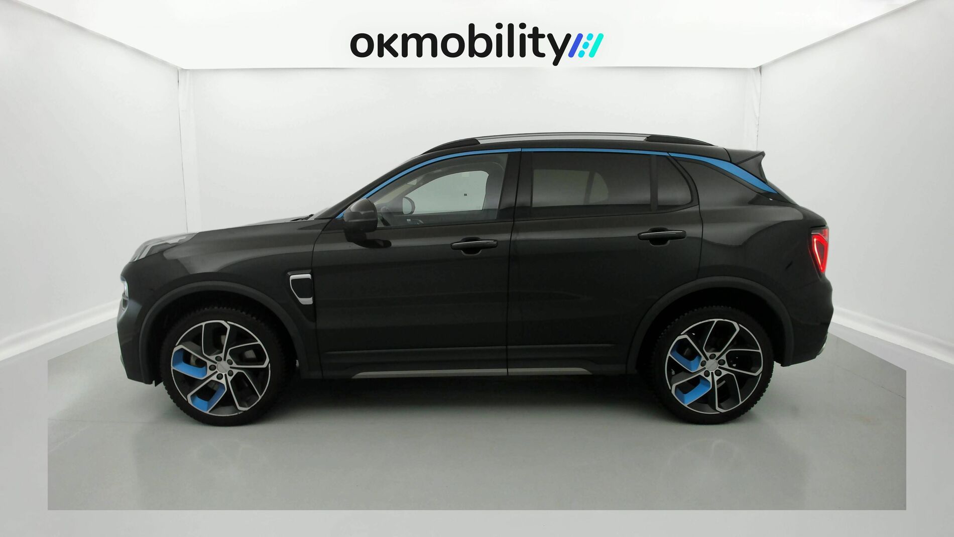 lynk&co 1 nv 1.5 PHEV 261 2022 black 5