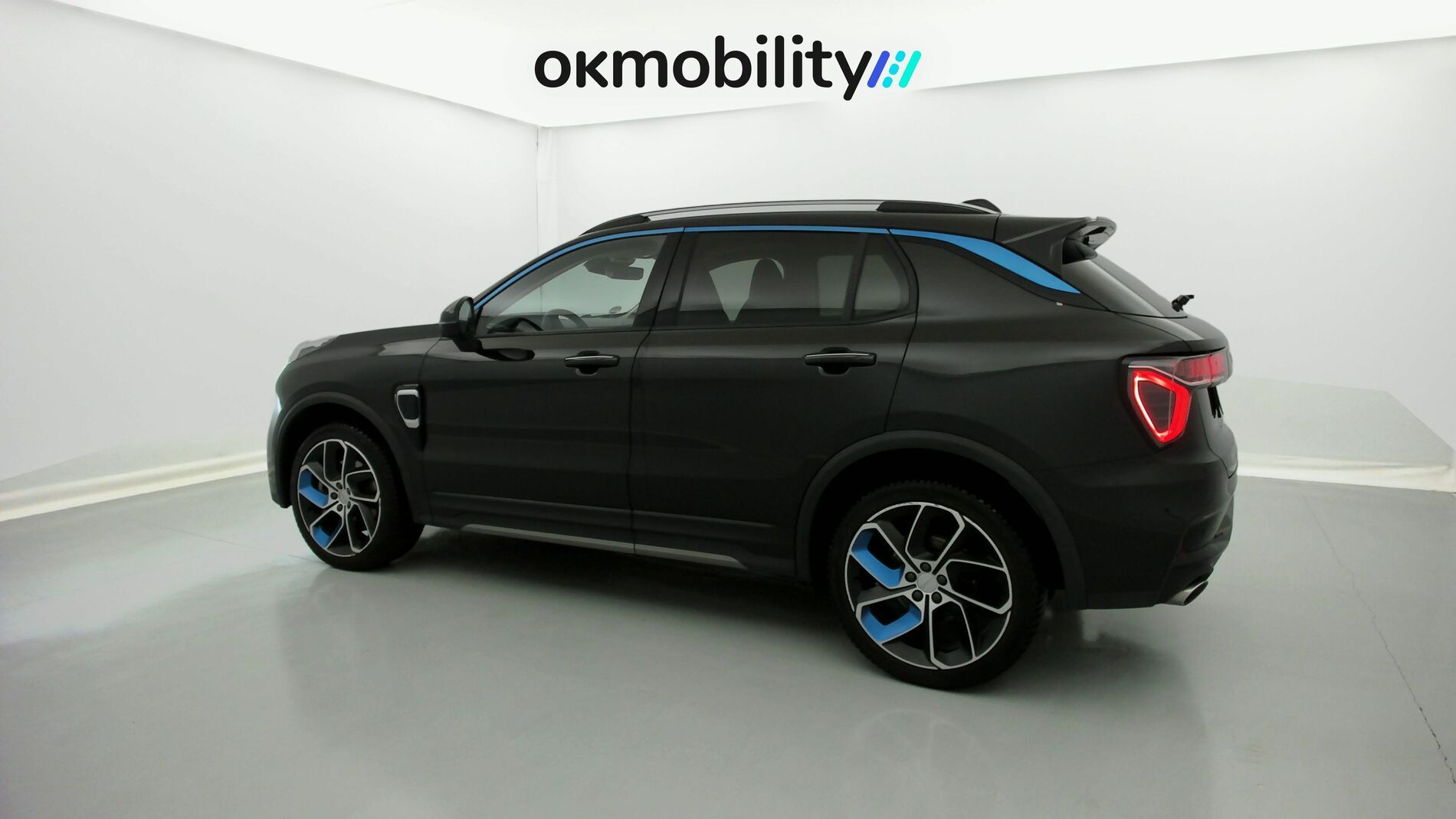 lynk&co 1 nv 1.5 PHEV 261 2022 black 7
