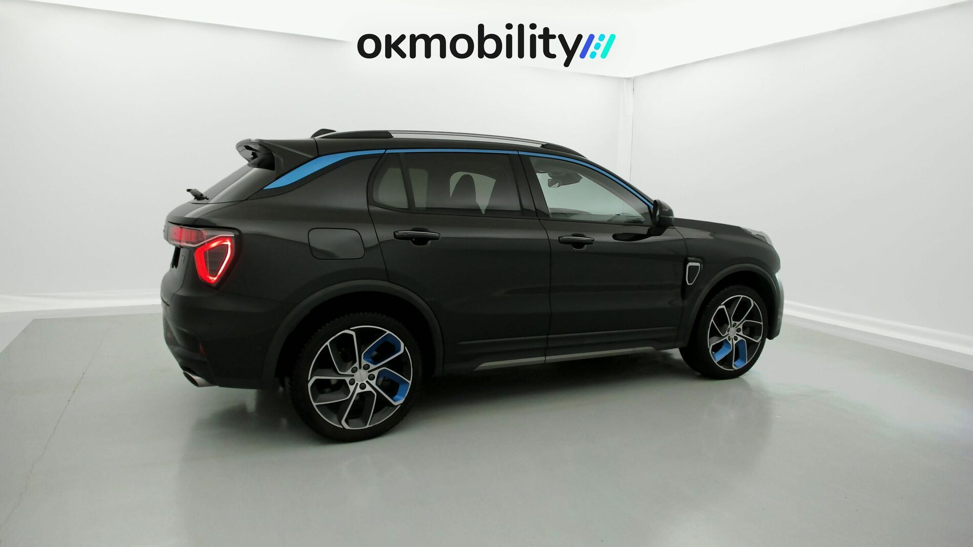 lynk&co 1 nv 1.5 PHEV 261 2022 black 11