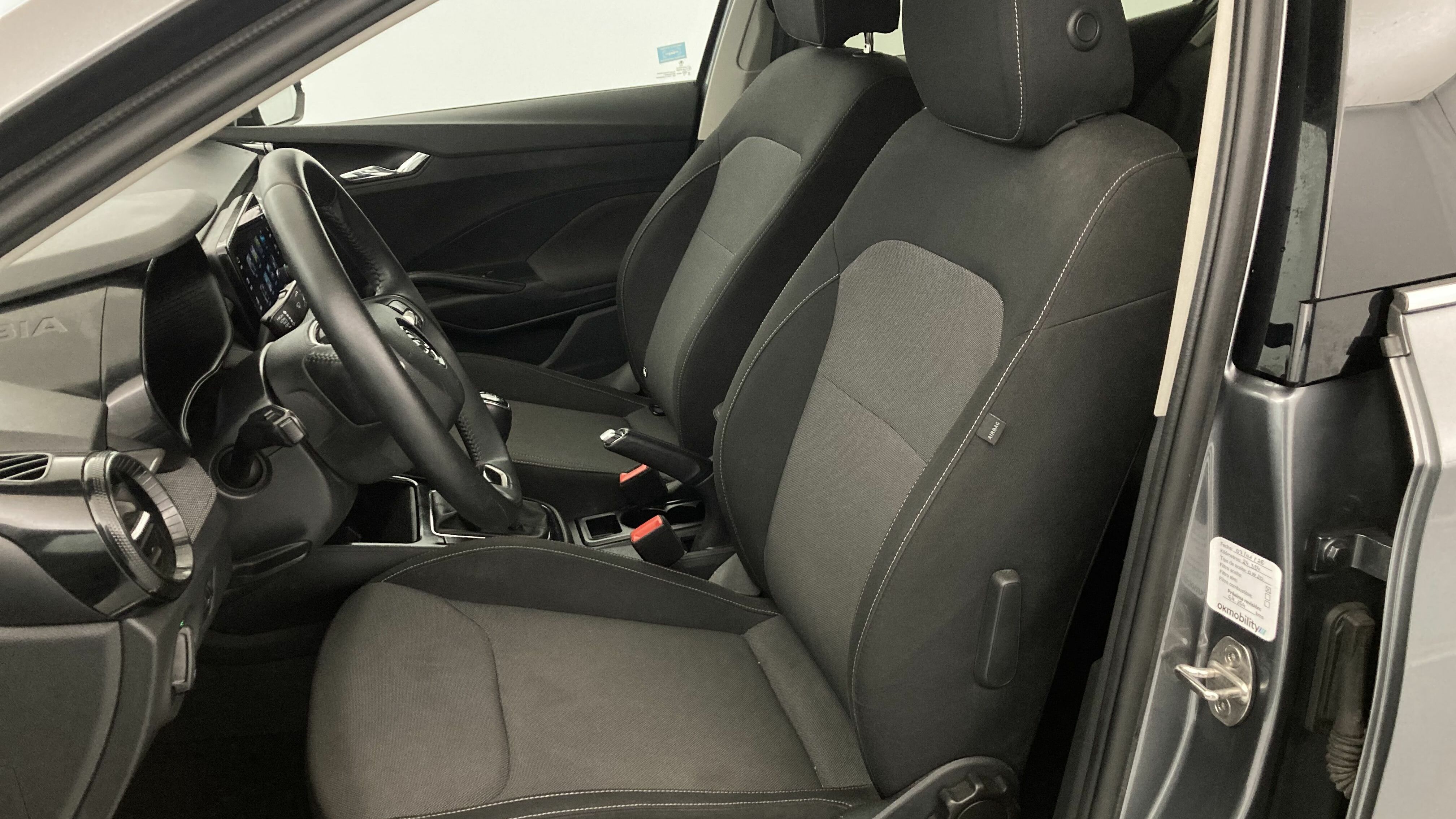 skoda fabia selection 1.0 MPI 80 2024 gris graphite 14