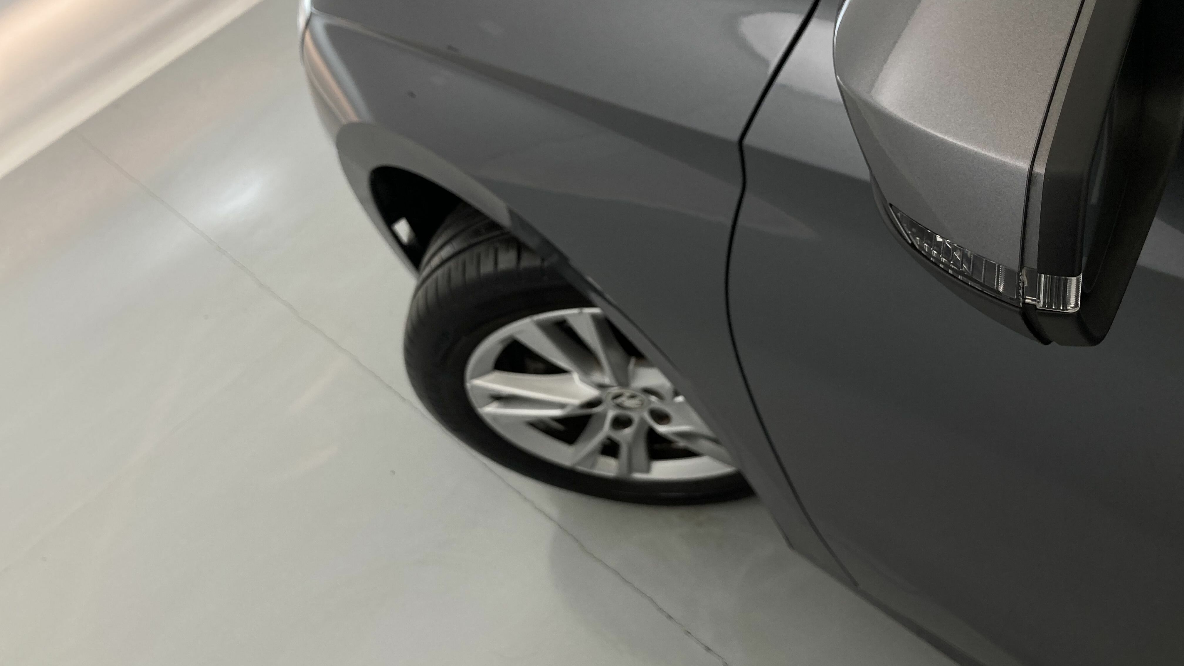 skoda fabia selection 1.0 MPI 80 2024 gris graphite 28