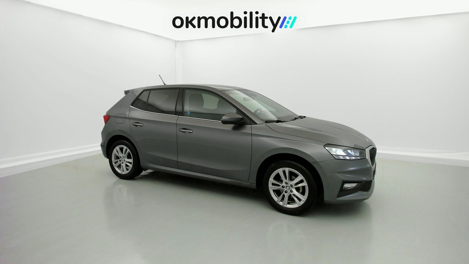 skoda fabia selection 1.0 MPI 80 2024 gris graphite 2