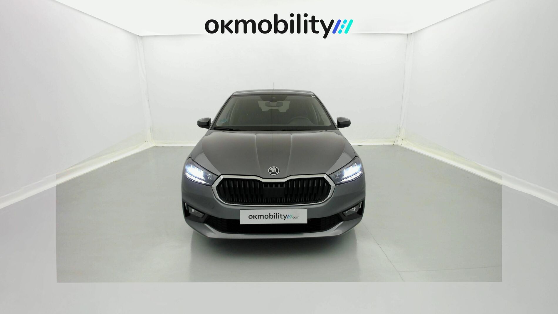 skoda fabia selection 1.0 MPI 80 2024 gris graphite 4