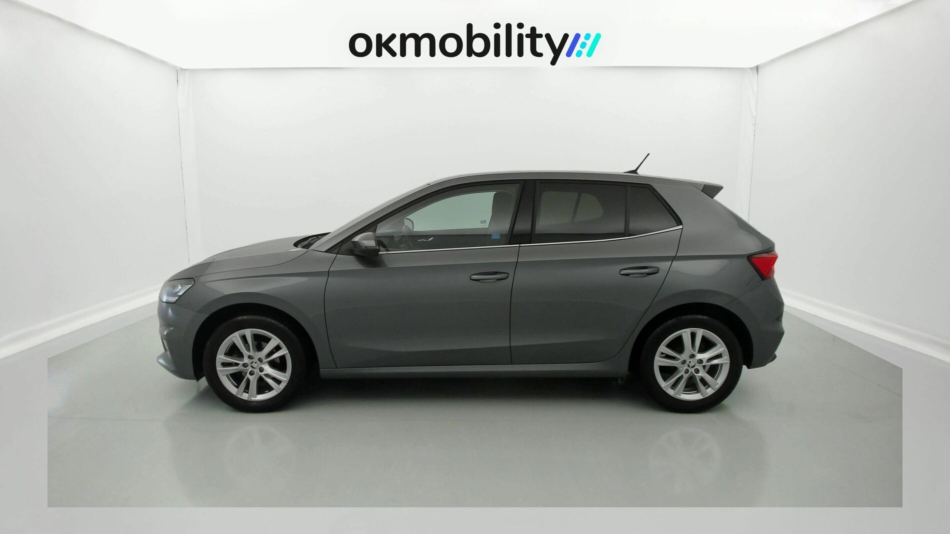 skoda fabia selection 1.0 MPI 80 2024 gris graphite 7