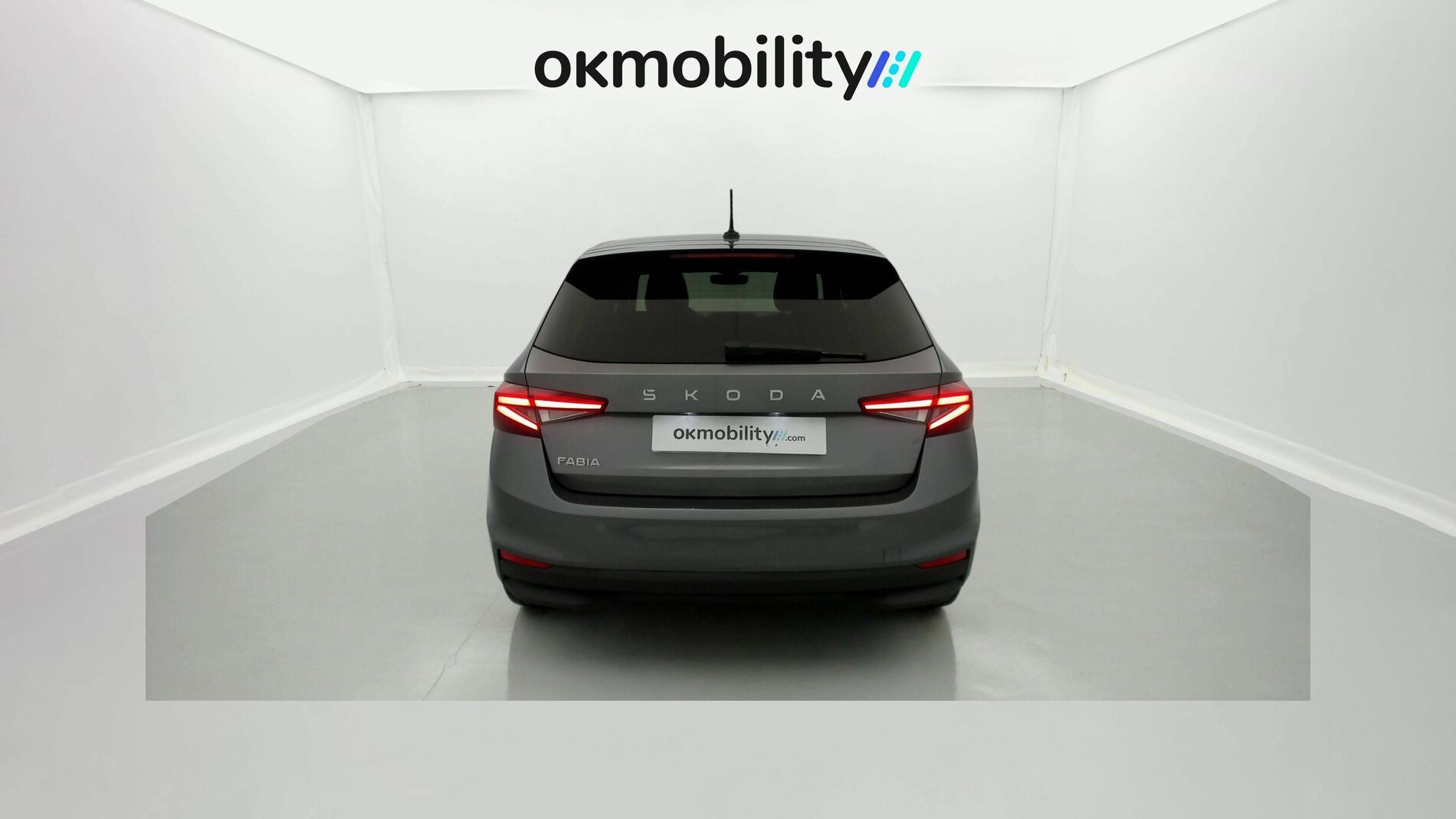 skoda fabia selection 1.0 MPI 80 2024 gris graphite 10