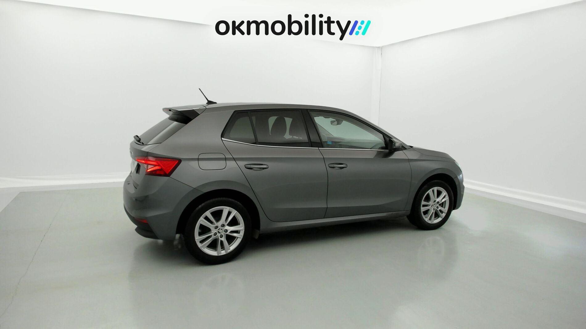 skoda fabia selection 1.0 MPI 80 2024 gris graphite 12