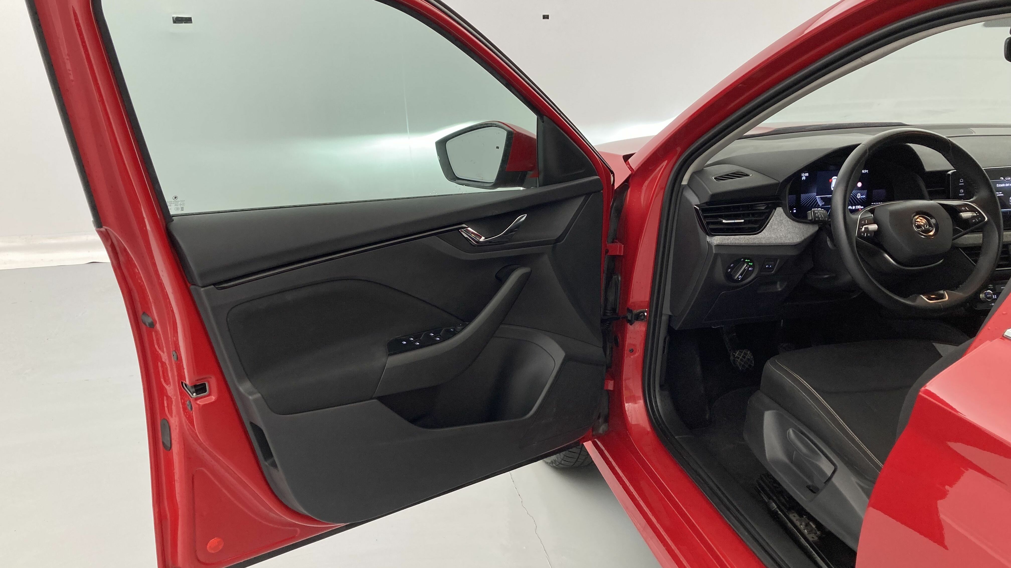 skoda kamiq selection 1.0 TSI 95 2024 rojo velvet 13