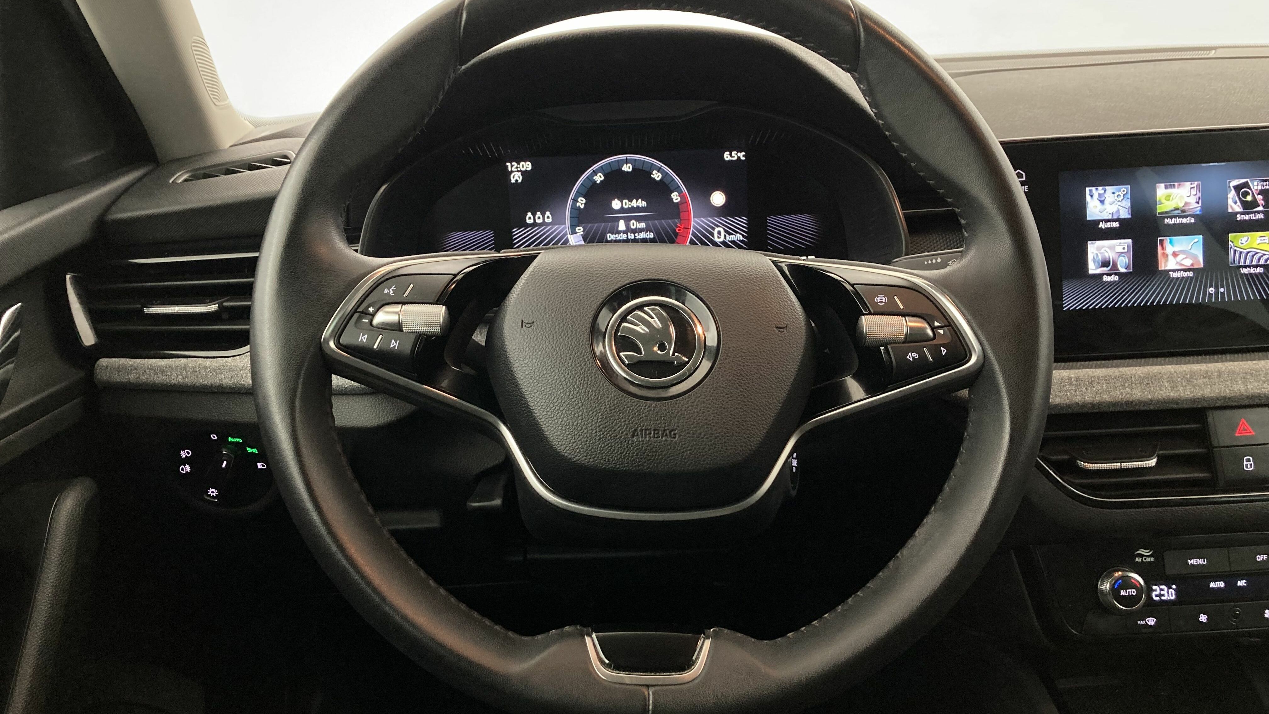 skoda kamiq selection 1.0 TSI 95 2024 rojo velvet 17