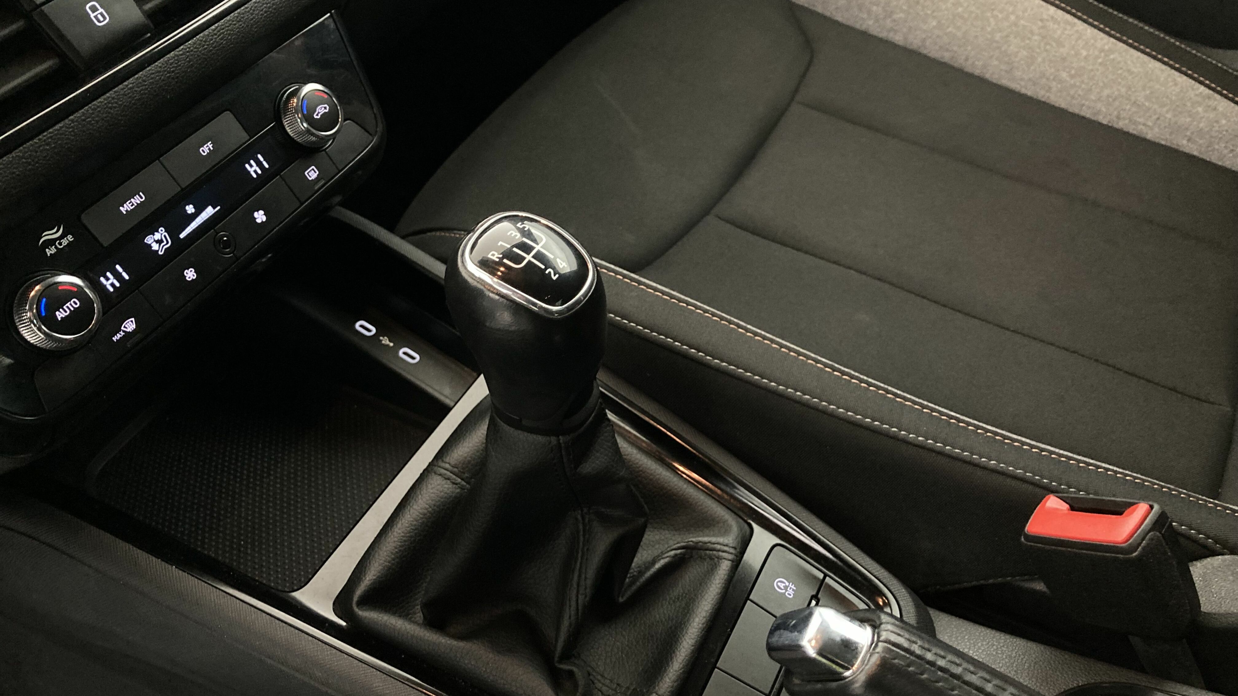 skoda kamiq selection 1.0 TSI 95 2024 rojo velvet 20