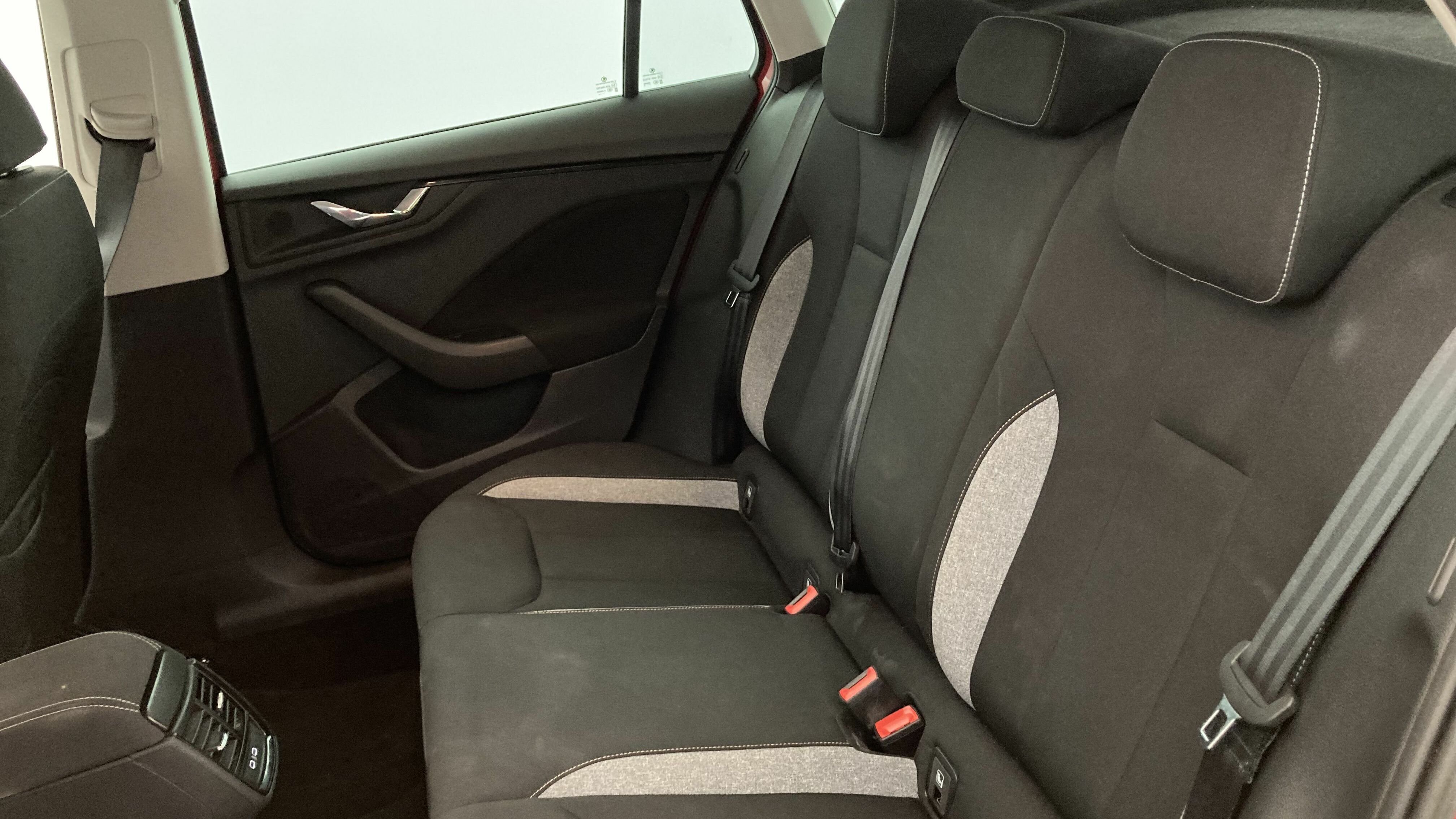 skoda kamiq selection 1.0 TSI 95 2024 rojo velvet 21