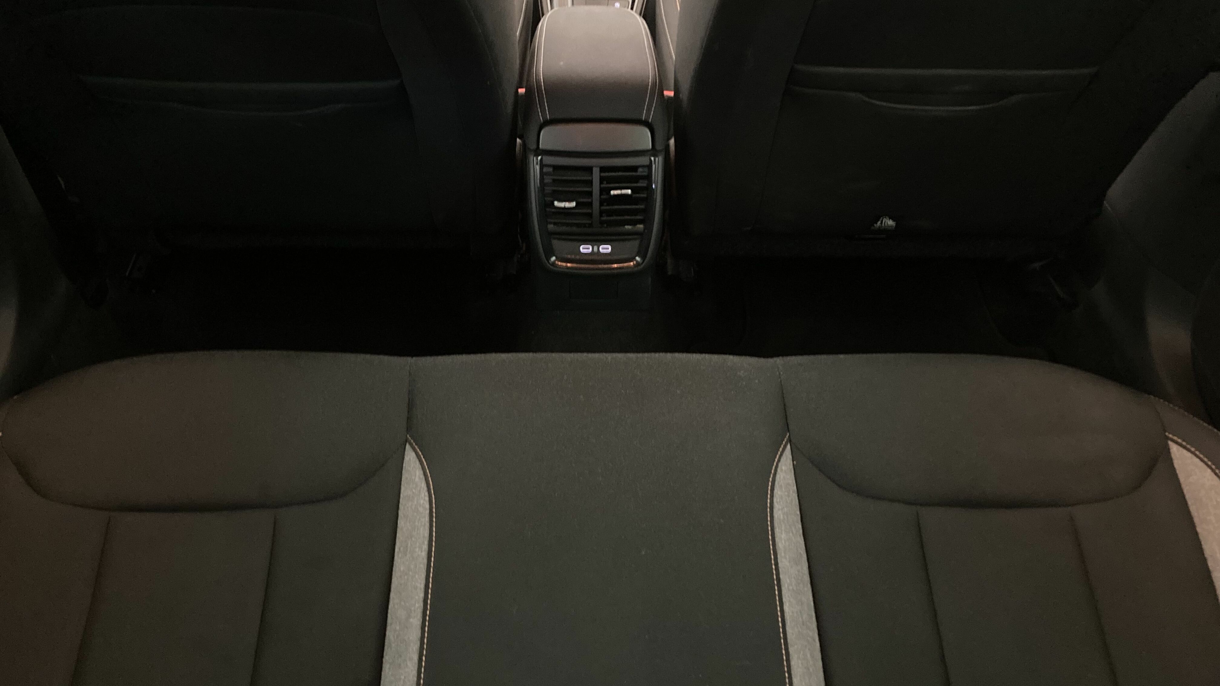 skoda kamiq selection 1.0 TSI 95 2024 rojo velvet 22