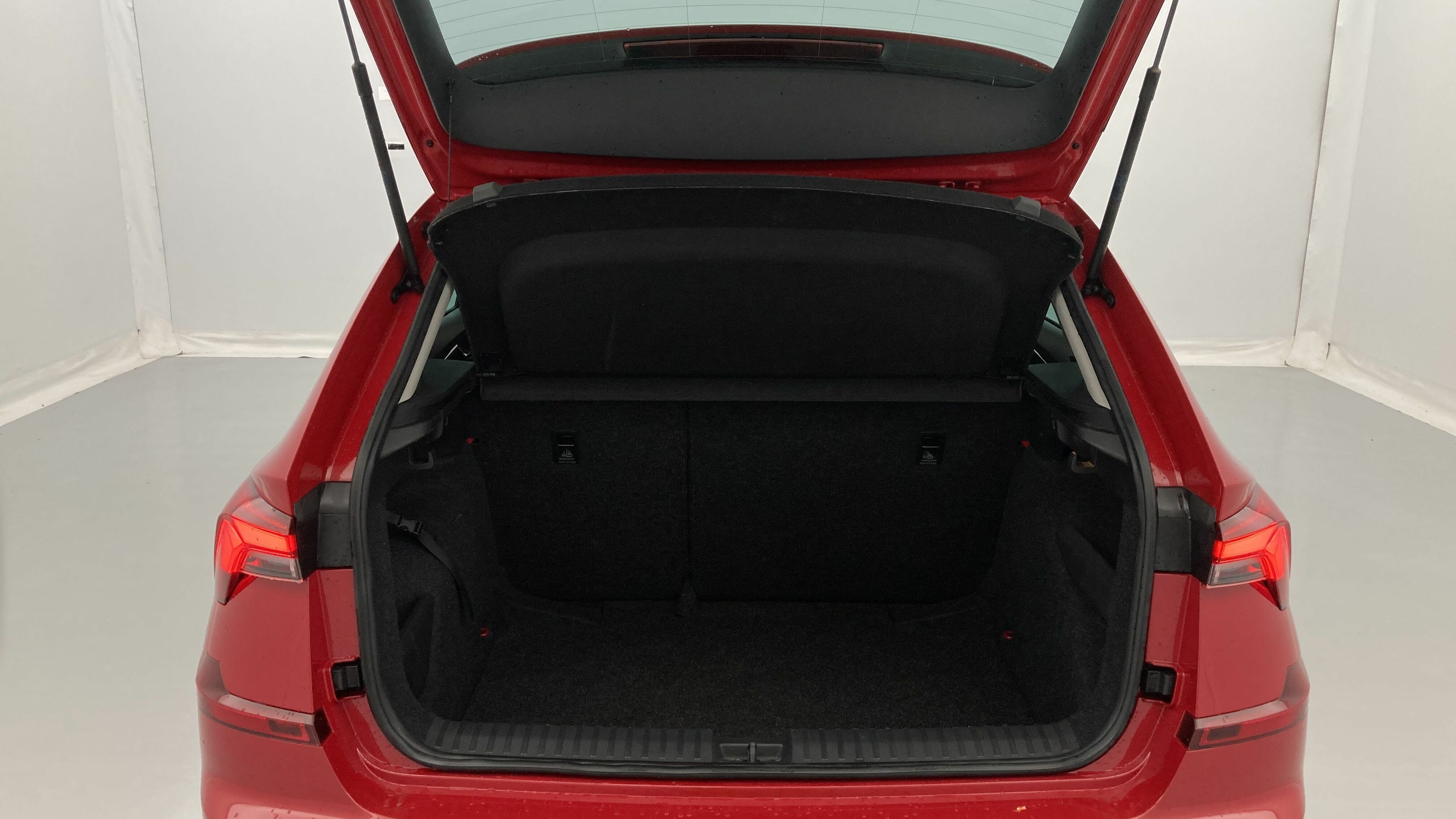 skoda kamiq selection 1.0 TSI 95 2024 rojo velvet 24