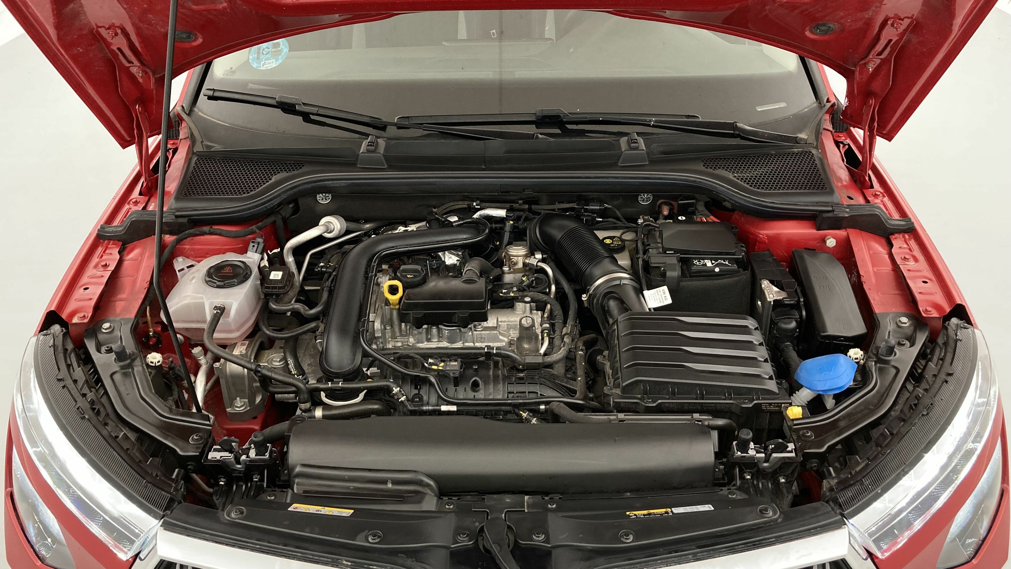 skoda kamiq selection 1.0 TSI 95 2024 rojo velvet 25