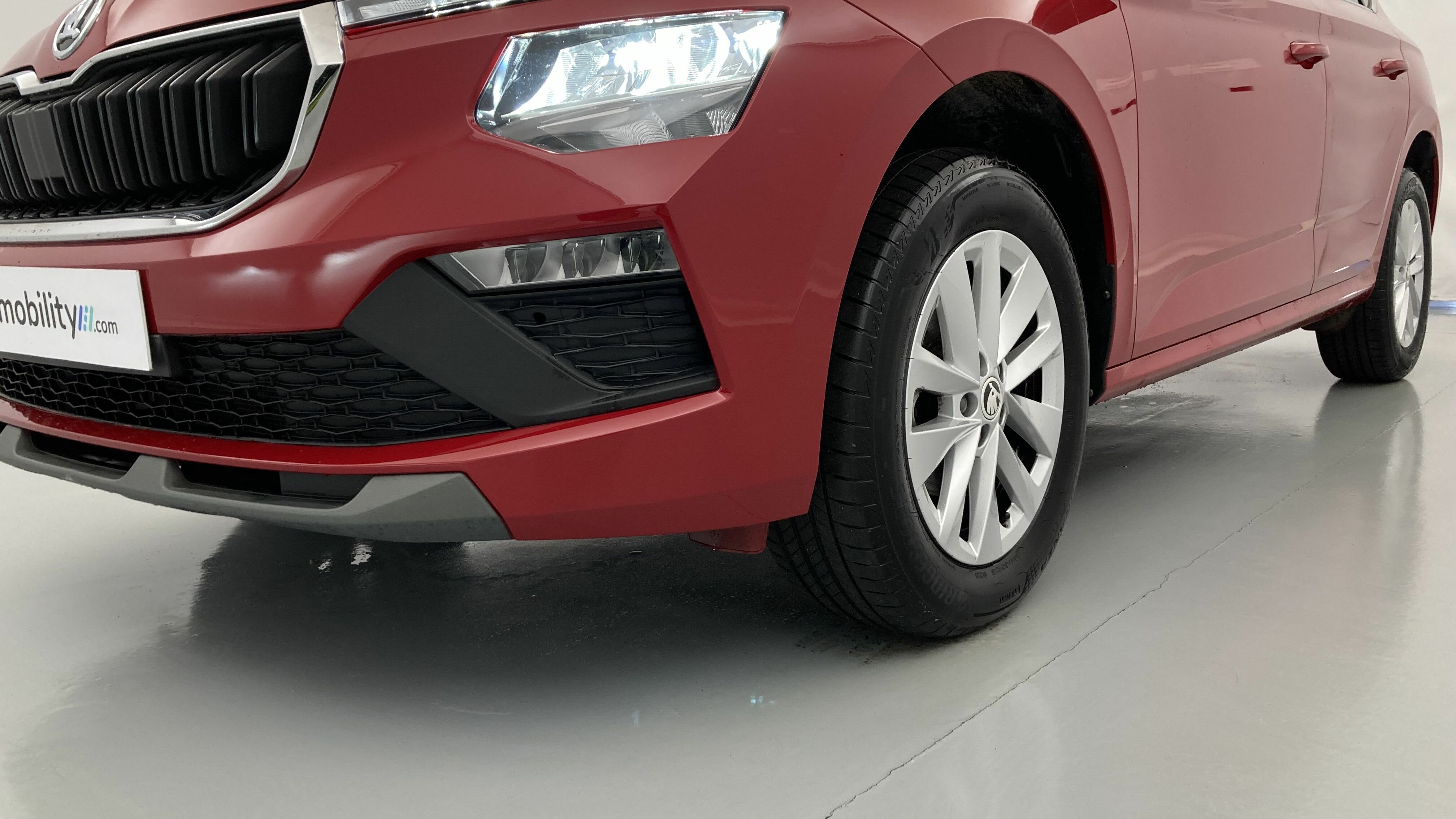 skoda kamiq selection 1.0 TSI 95 2024 rojo velvet 26