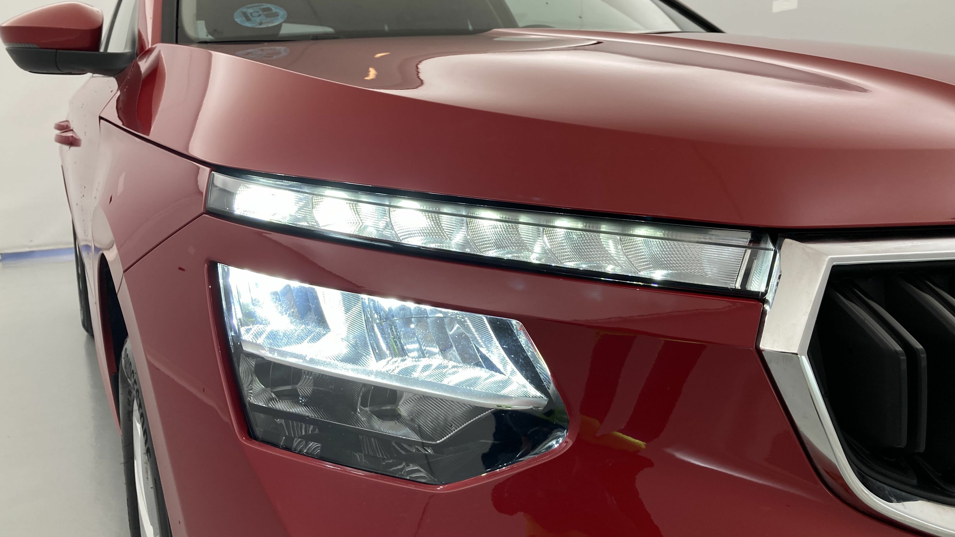 skoda kamiq selection 1.0 TSI 95 2024 rojo velvet 29