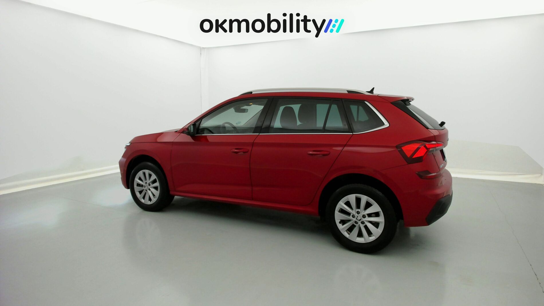 skoda kamiq selection 1.0 TSI 95 2024 rojo velvet 8