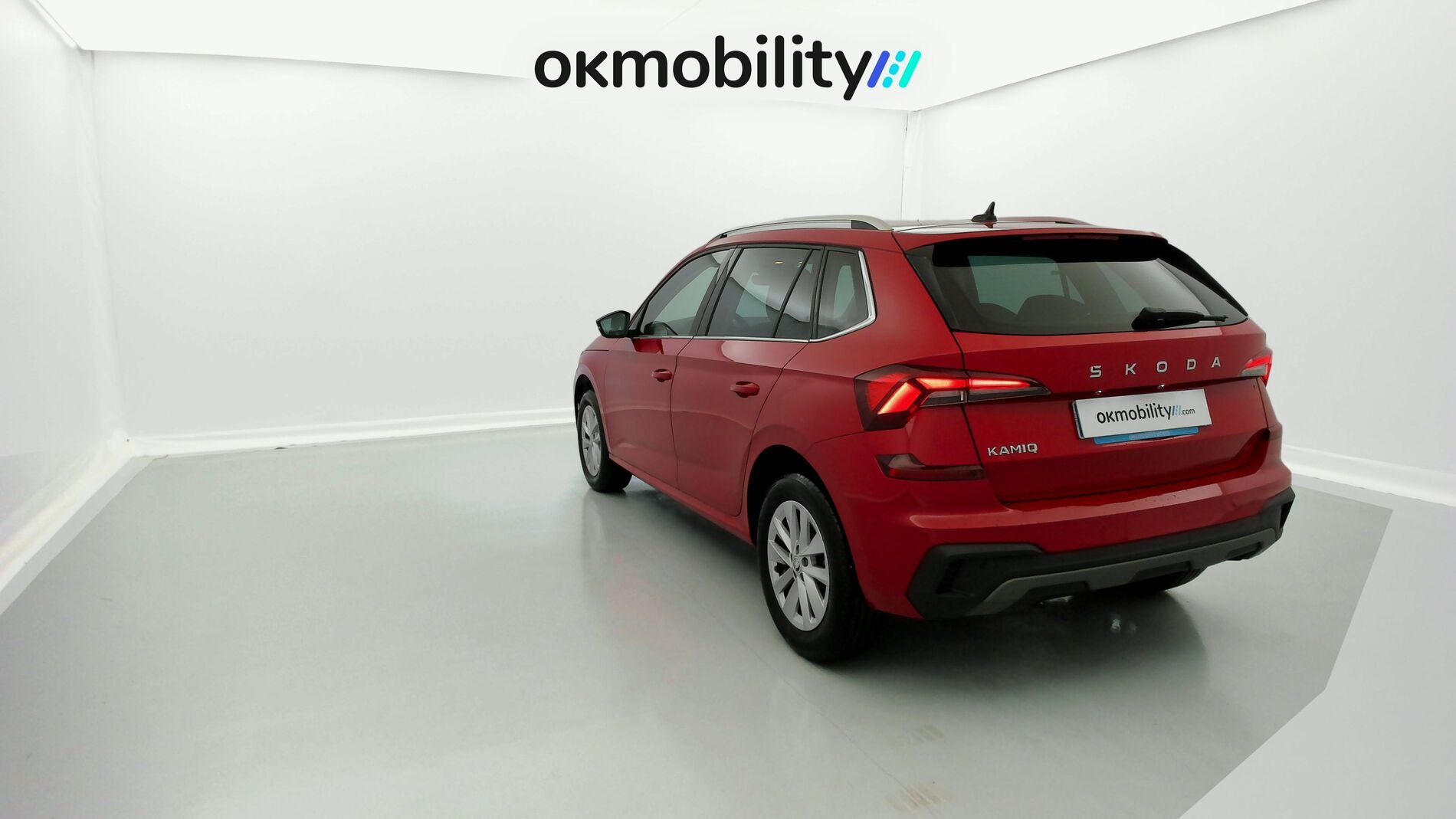skoda kamiq selection 1.0 TSI 95 2024 rojo velvet 9