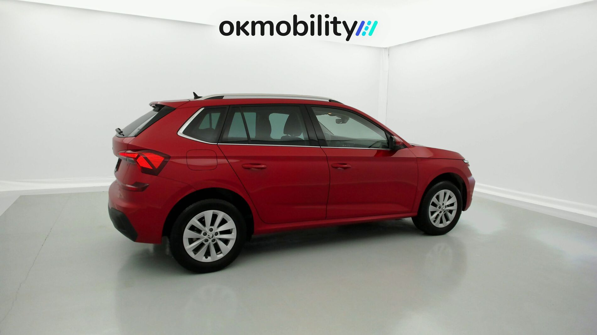 skoda kamiq selection 1.0 TSI 95 2024 rojo velvet 12