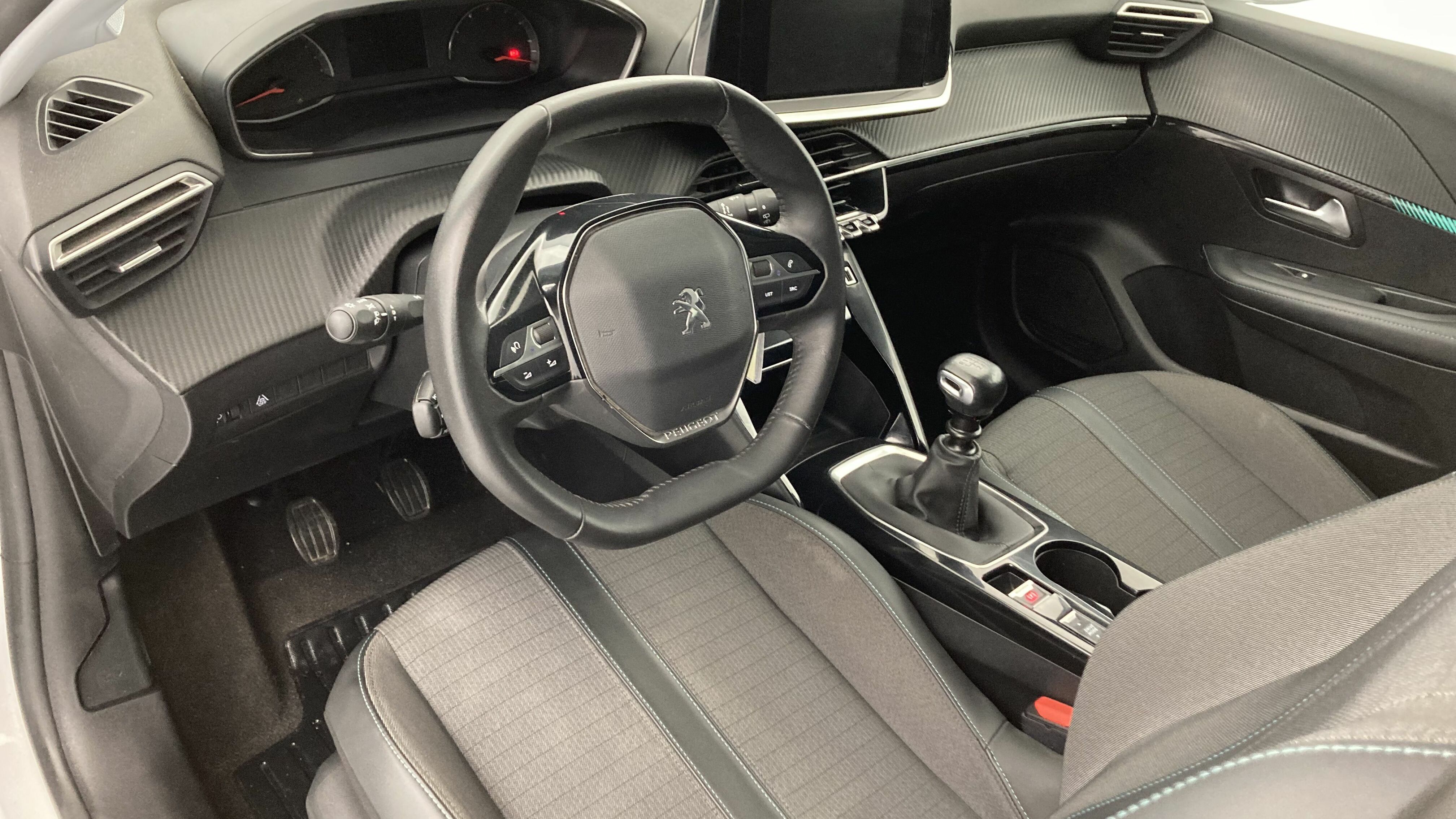 peugeot 208 allure 1.2 PURETECH 100 2024 blanco banquise 12