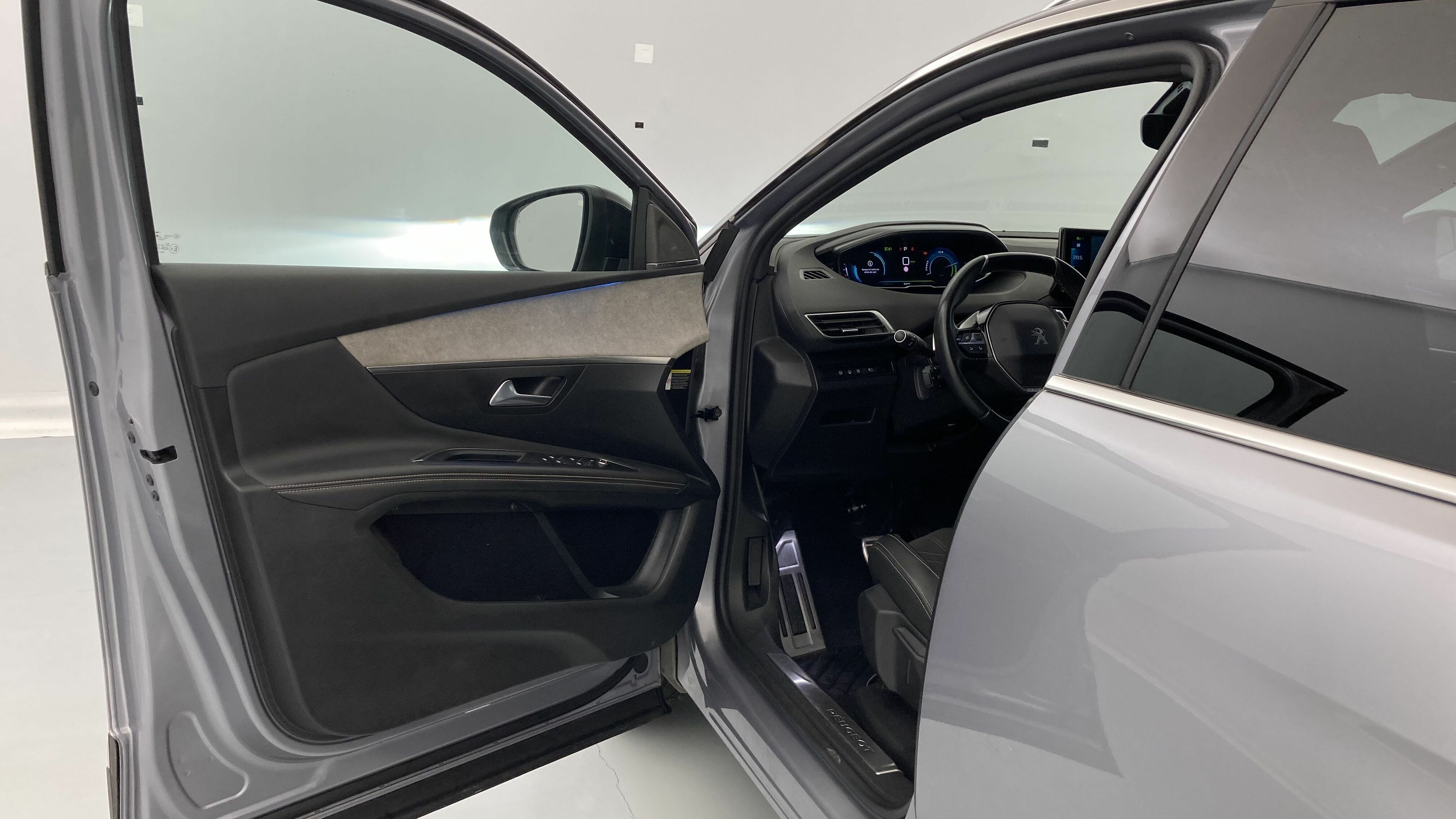 peugeot 3008 gt pack 1.6 HYBRID 300 EAT PHEV 2022 gris artense / negro 13