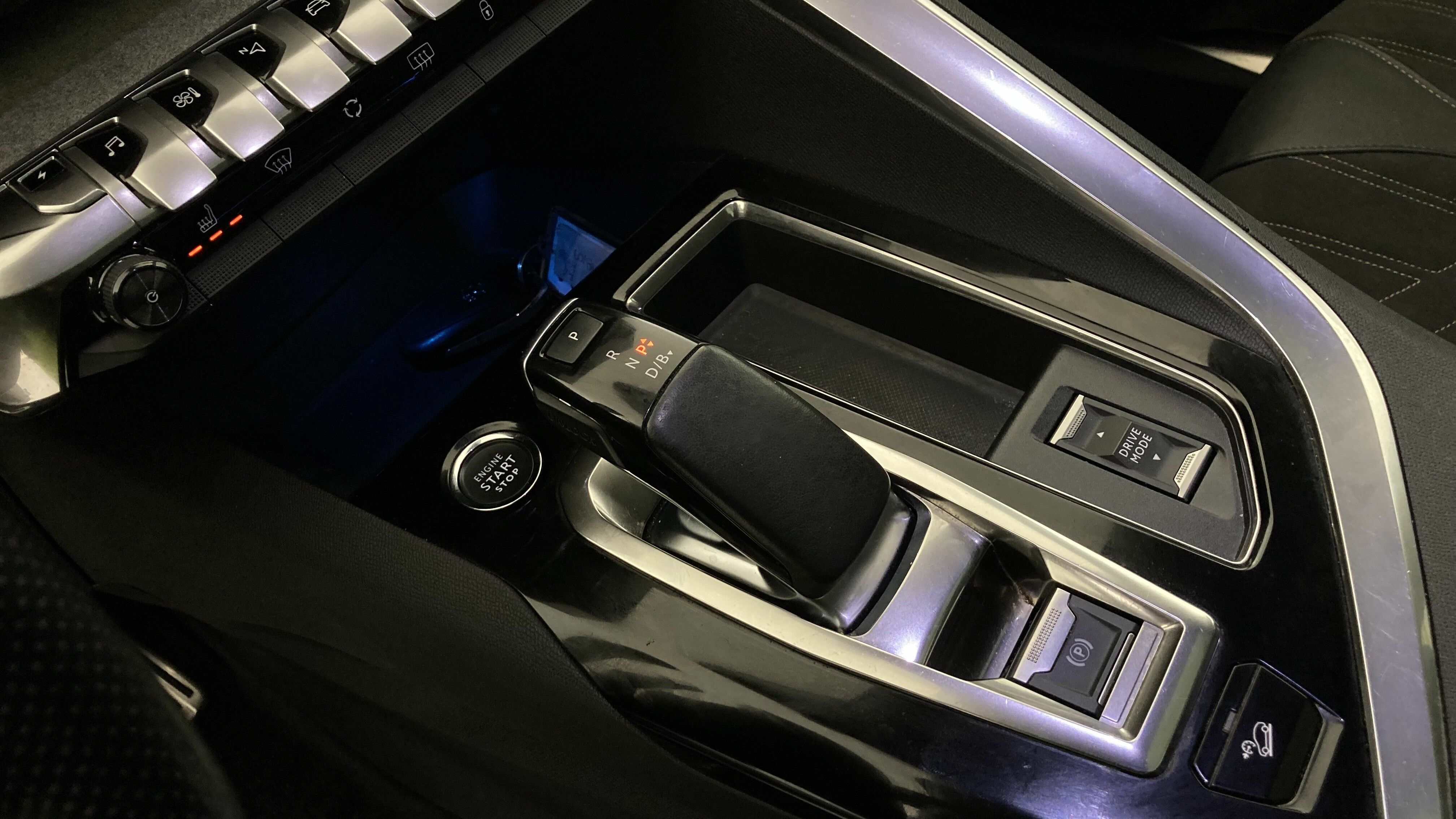 peugeot 3008 gt pack 1.6 HYBRID 300 EAT PHEV 2022 gris artense / negro 20