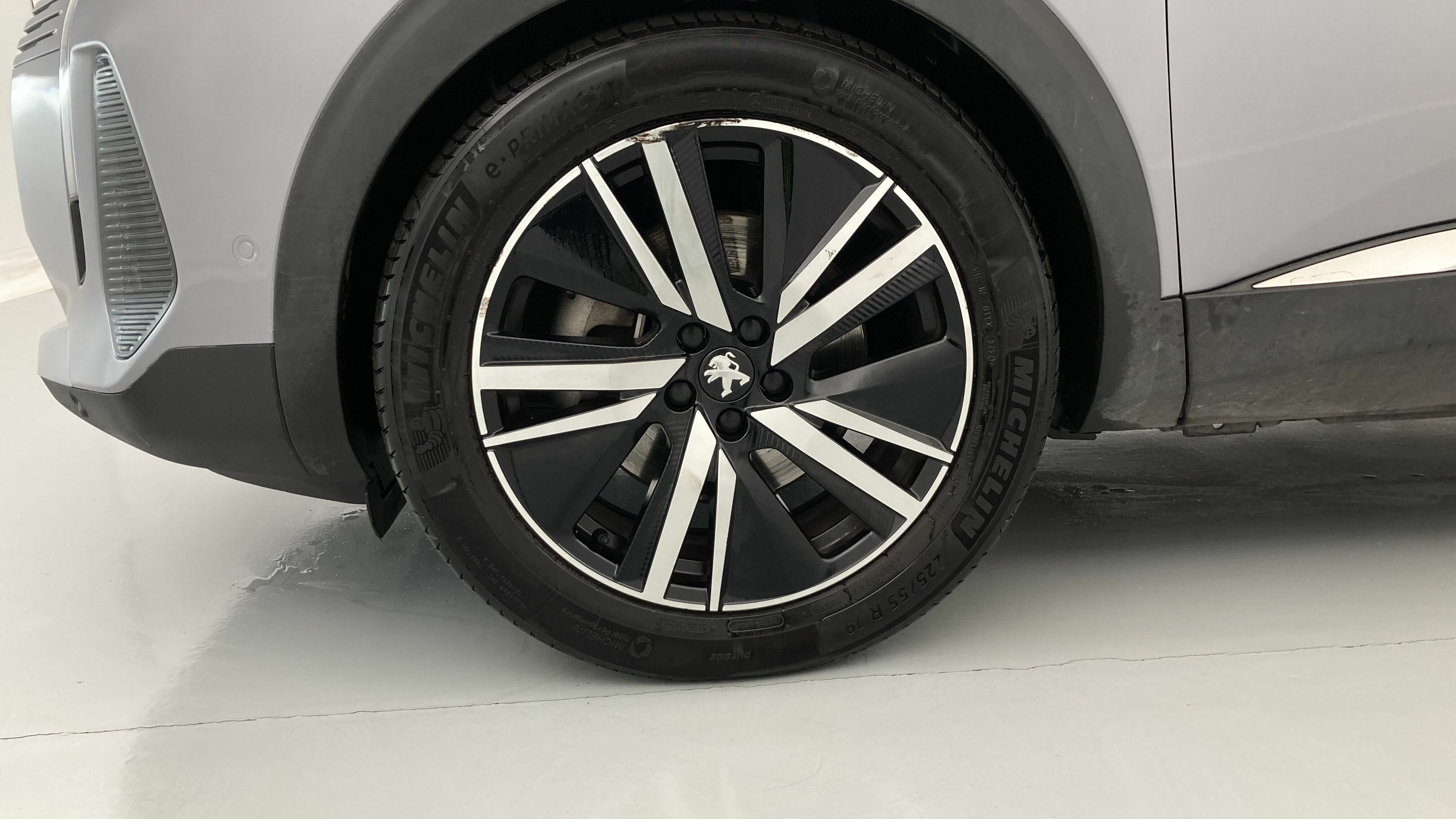 peugeot 3008 gt pack 1.6 HYBRID 300 EAT PHEV 2022 gris artense / negro 27