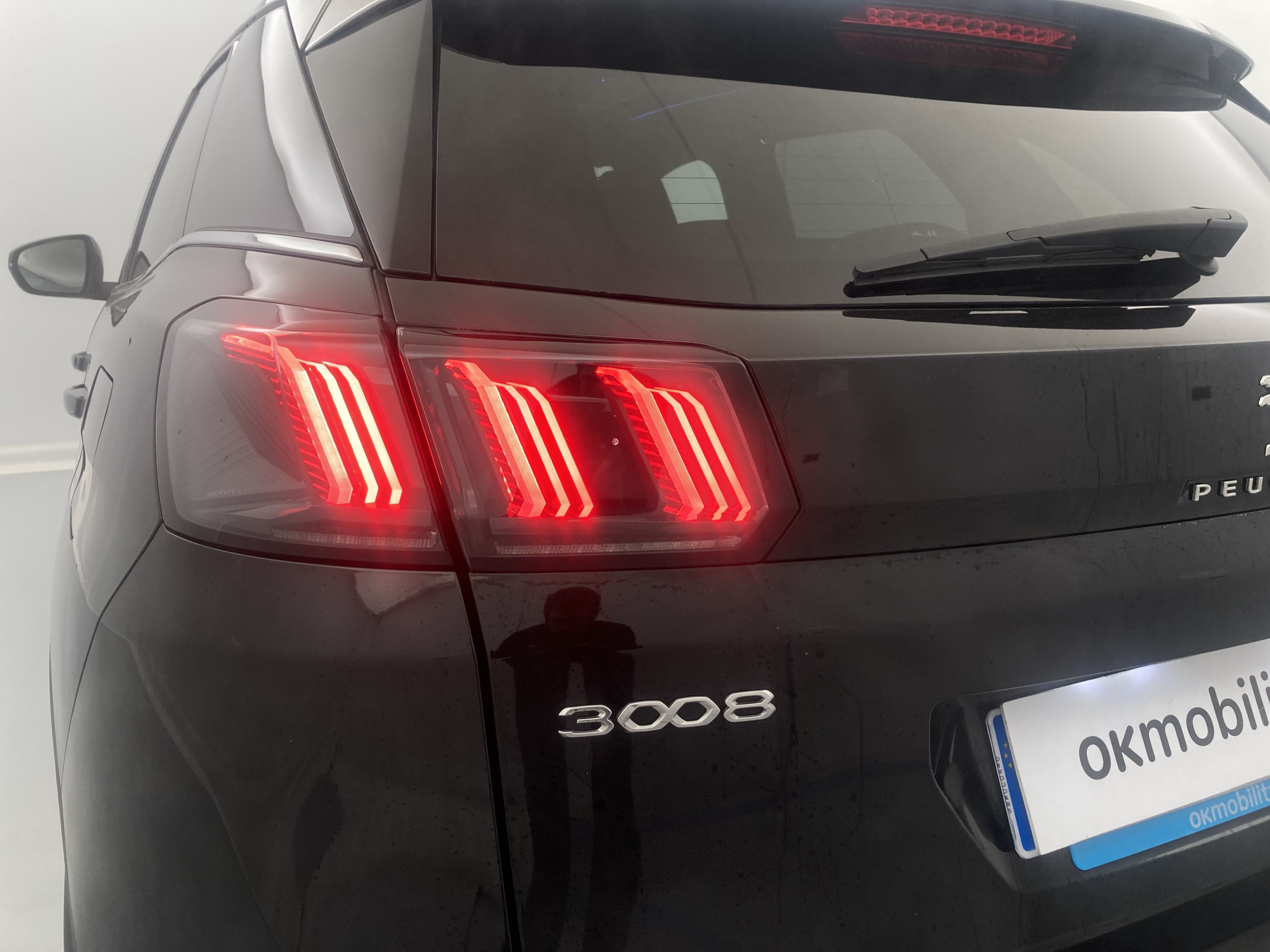 peugeot 3008 gt pack 1.6 HYBRID 300 EAT PHEV 2022 negro perla nera 23