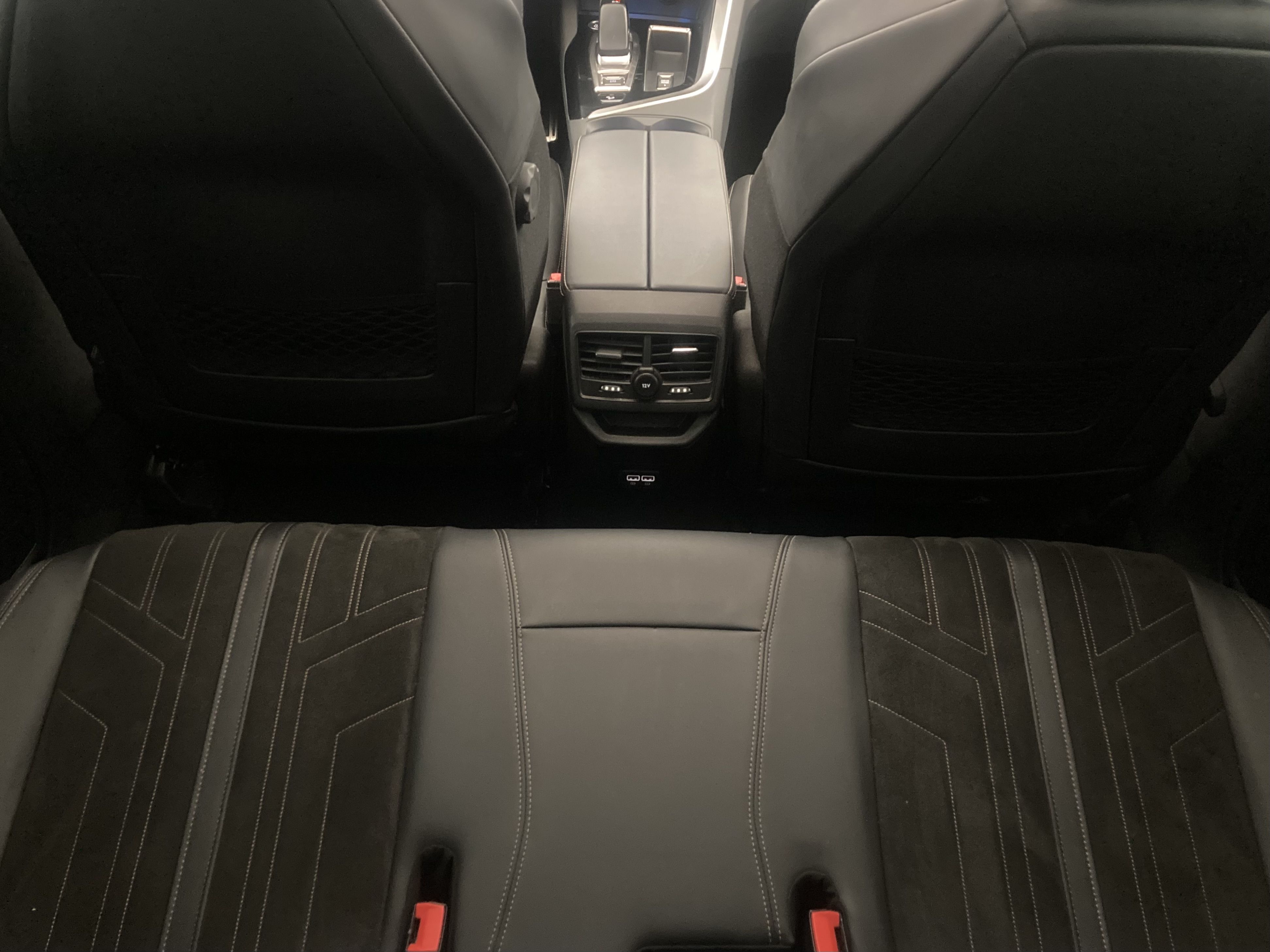 peugeot 3008 gt pack 1.6 HYBRID 300 EAT PHEV 2022 negro perla nera 24