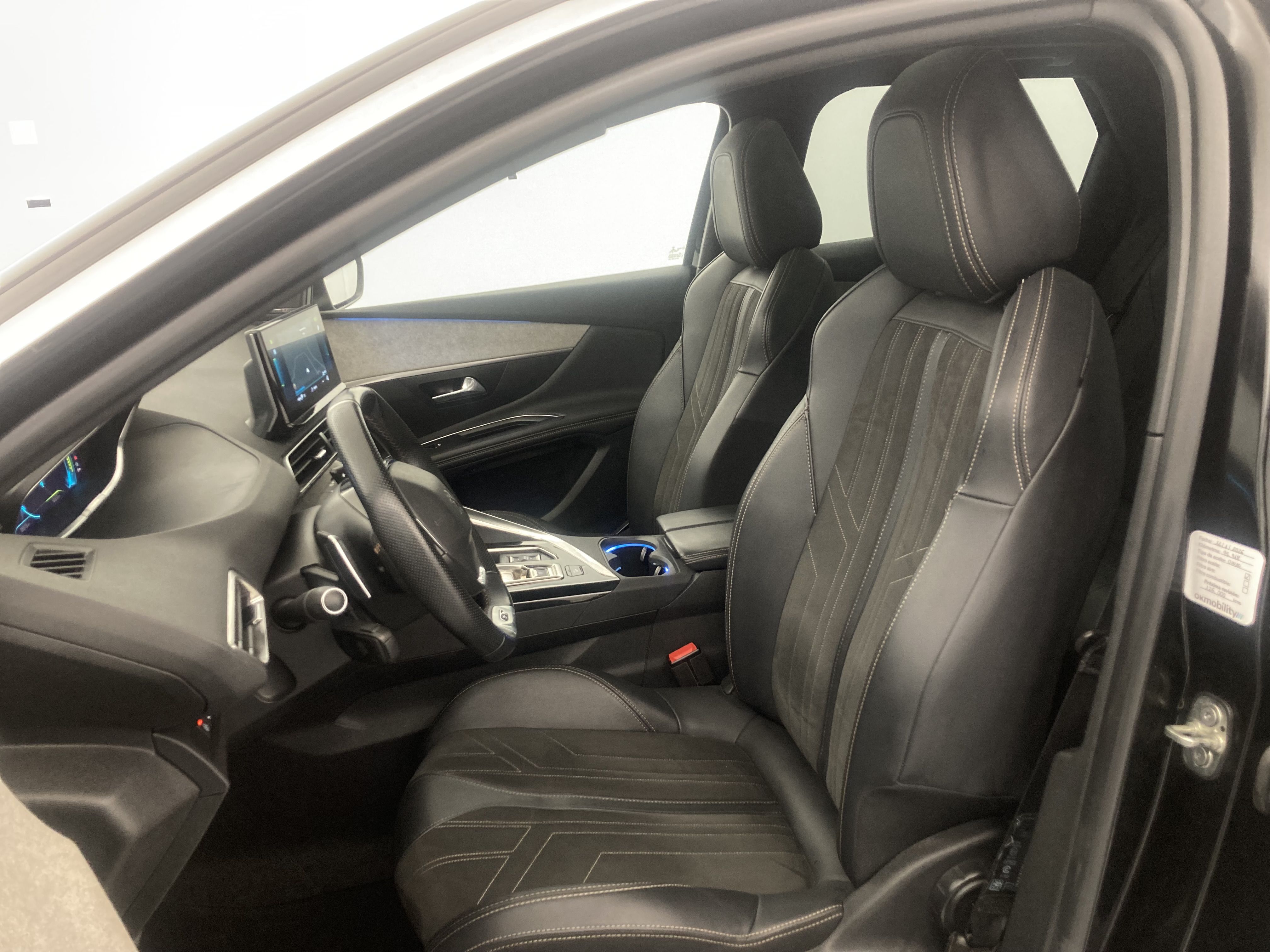 peugeot 3008 gt pack 1.6 HYBRID 300 EAT PHEV 2022 negro perla nera 25