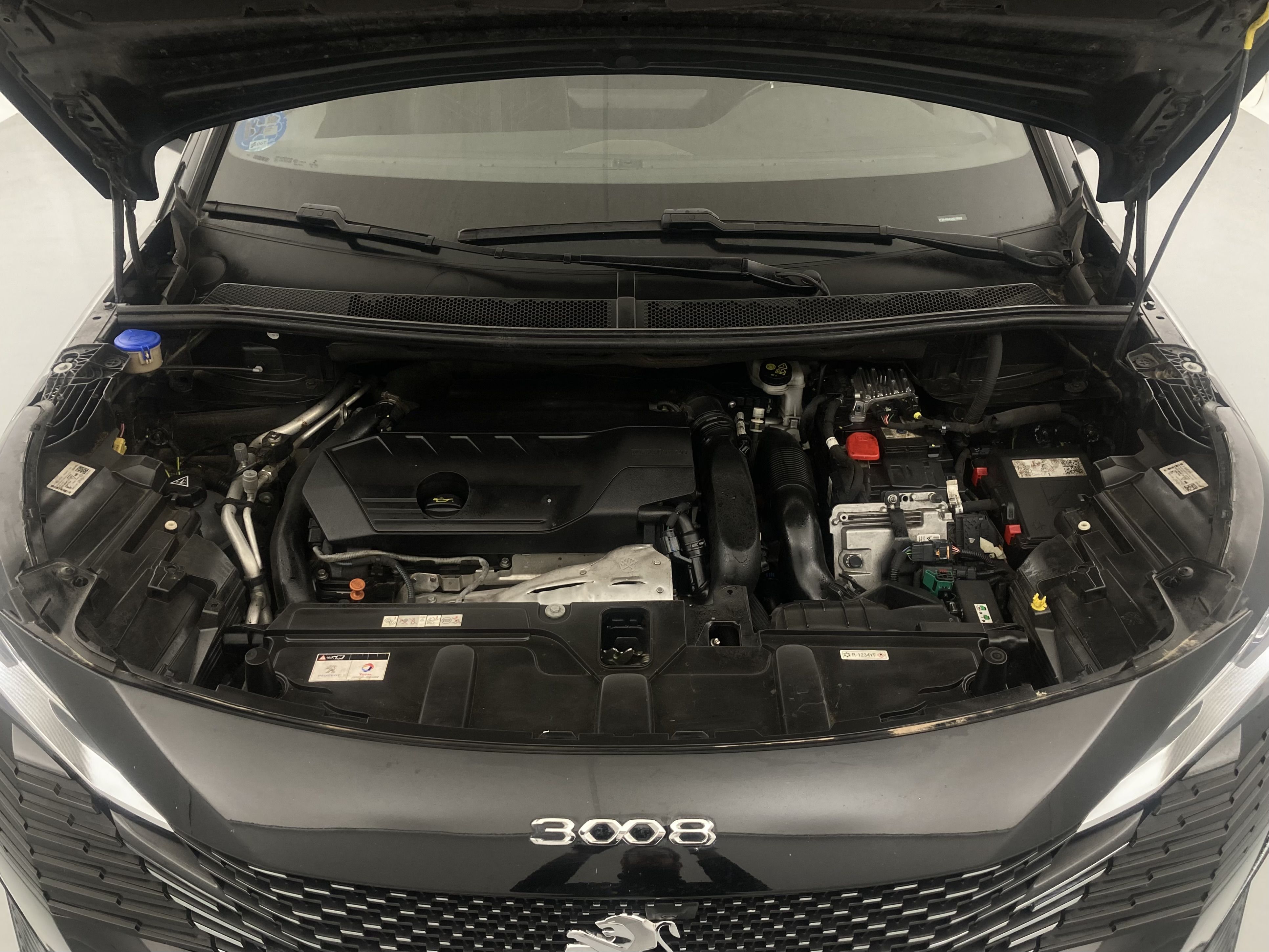 peugeot 3008 gt pack 1.6 HYBRID 300 EAT PHEV 2022 negro perla nera 31