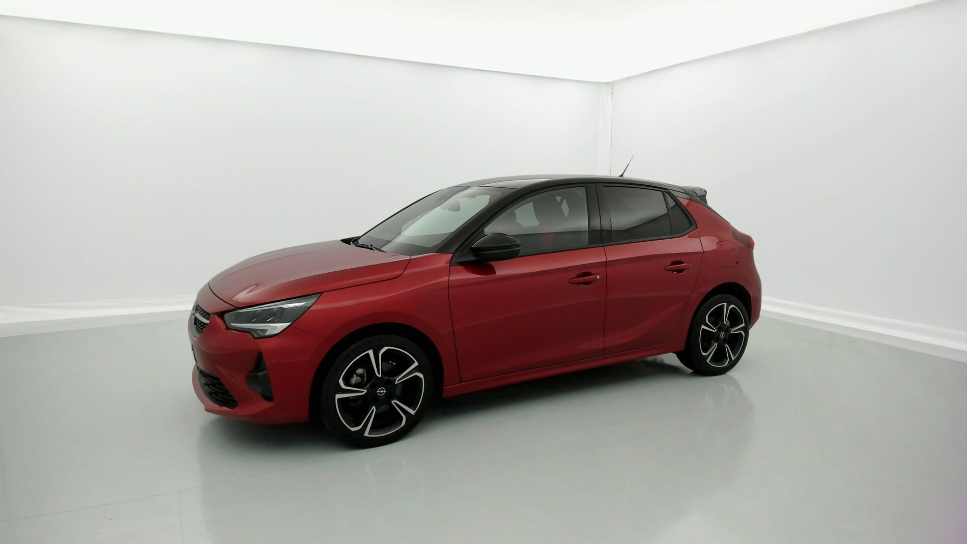 opel corsa gs line 1.2 130 AT 2022 rojo incandescente / negro 2