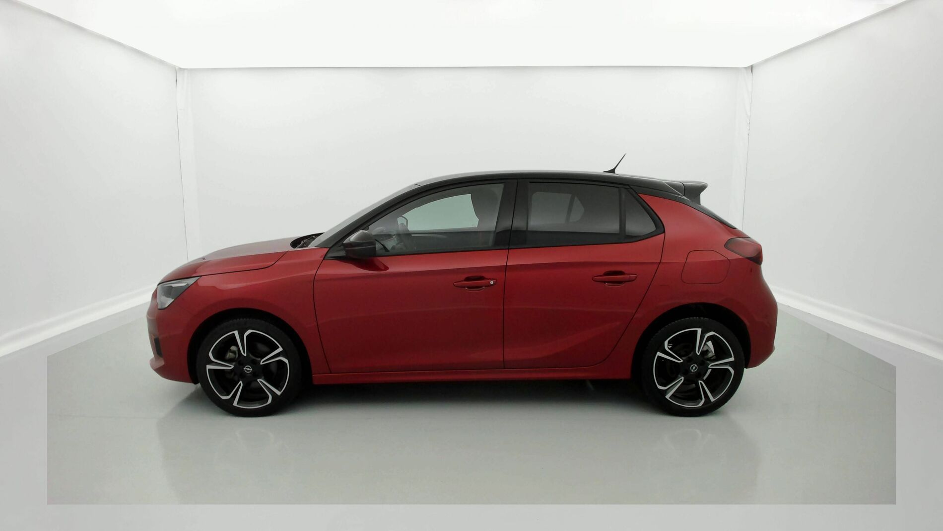 opel corsa gs line 1.2 130 AT 2022 rojo incandescente / negro 3