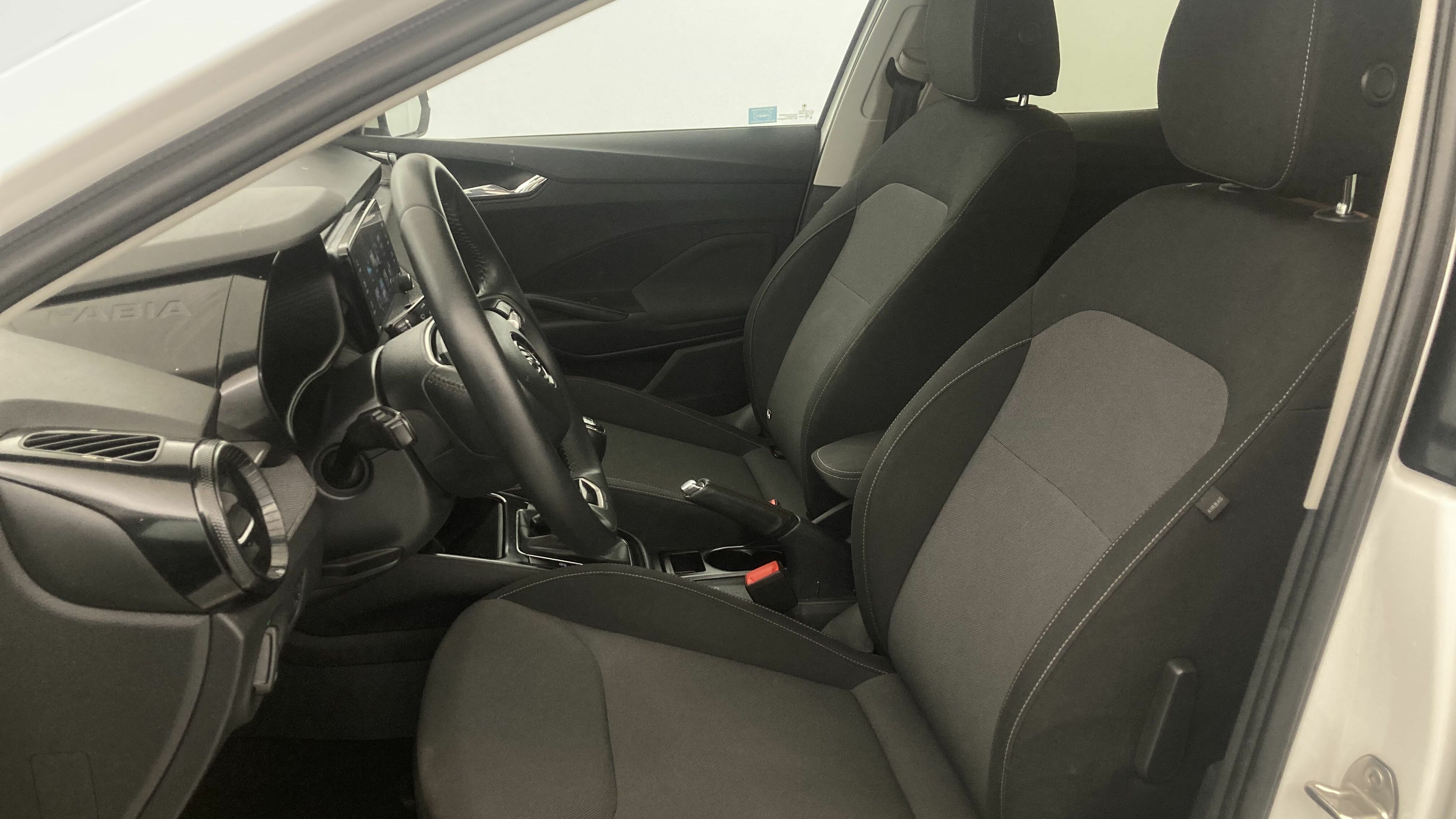 skoda fabia selection 1.0 MPI 80 2024 blanco candy 13