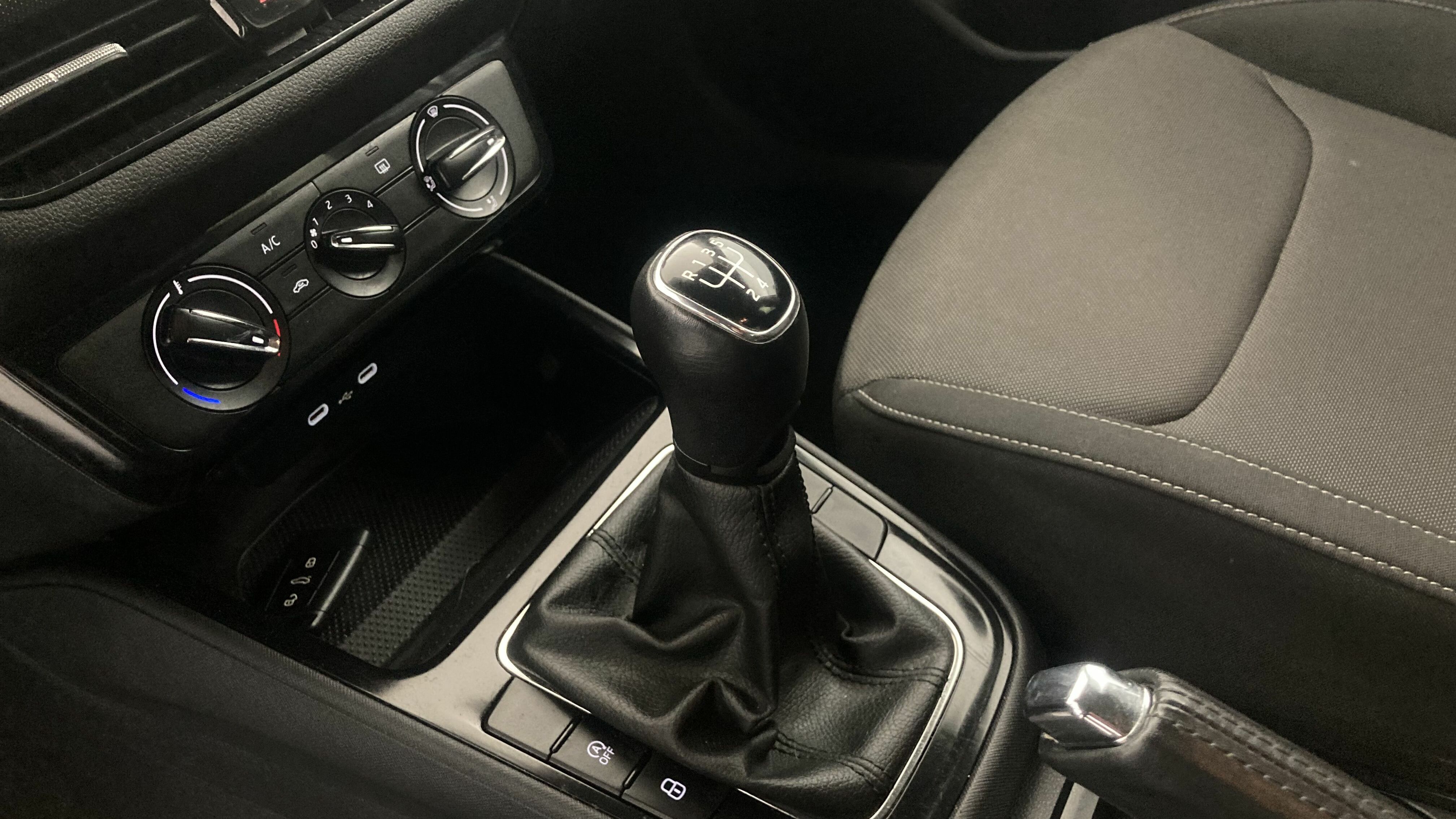 skoda fabia selection 1.0 MPI 80 2024 blanco candy 19