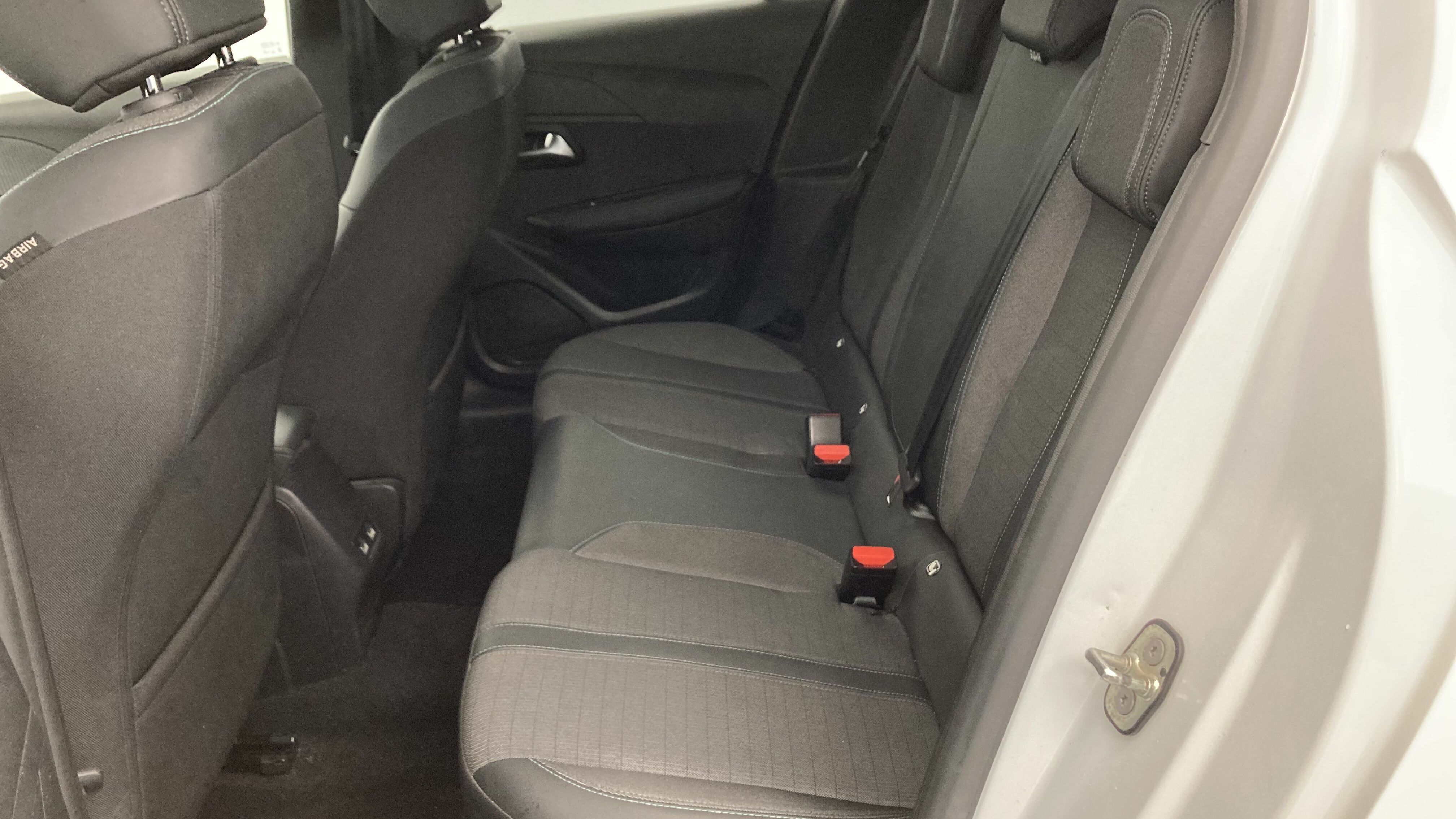 peugeot 208 allure 1.2 PURETECH 100 2024 blanco banquise 16