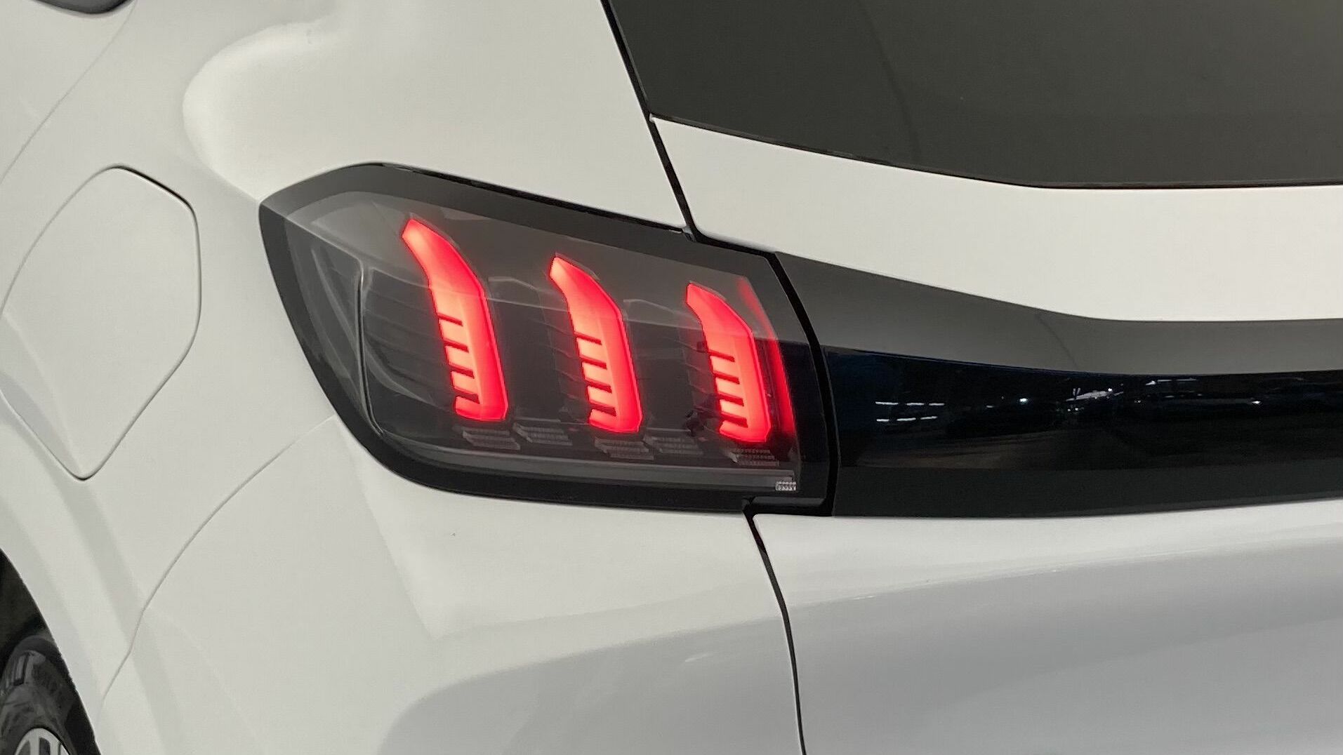 peugeot 208 allure 1.2 PURETECH 100 2024 blanco banquise 23